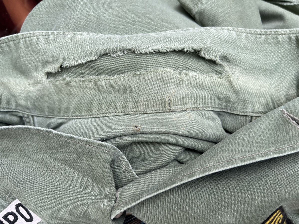 Vintage Vintage 70s US Military Fade Olive Green Rips Trashed Shirt Size US M / EU 48-50 / 2 - 24 Thumbnail