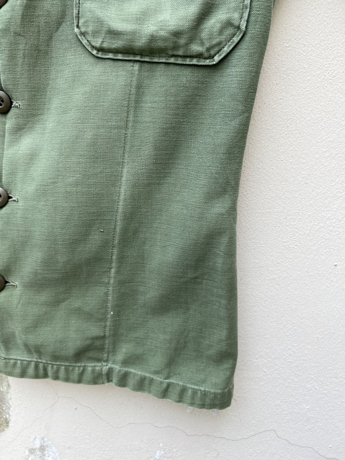 Vintage Vintage 70s US Military Fade Olive Green Rips Trashed Shirt Size US M / EU 48-50 / 2 - 13 Thumbnail