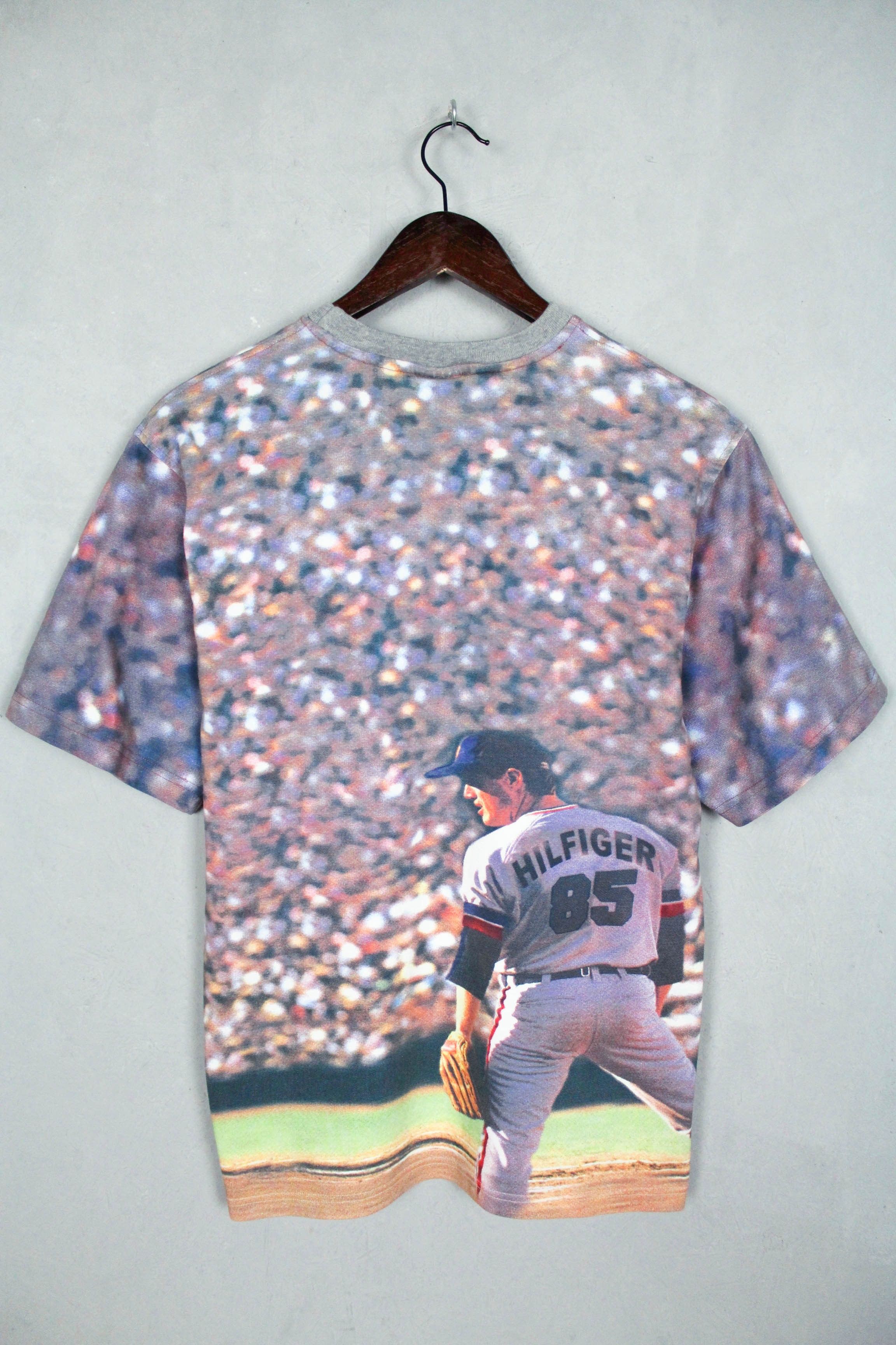 Tommy Hilfiger Tommy Hilfiger Vintage All Over Baseball Print Graphics Tee Size US S / EU 44-46 / 1 - 2 Thumbnail