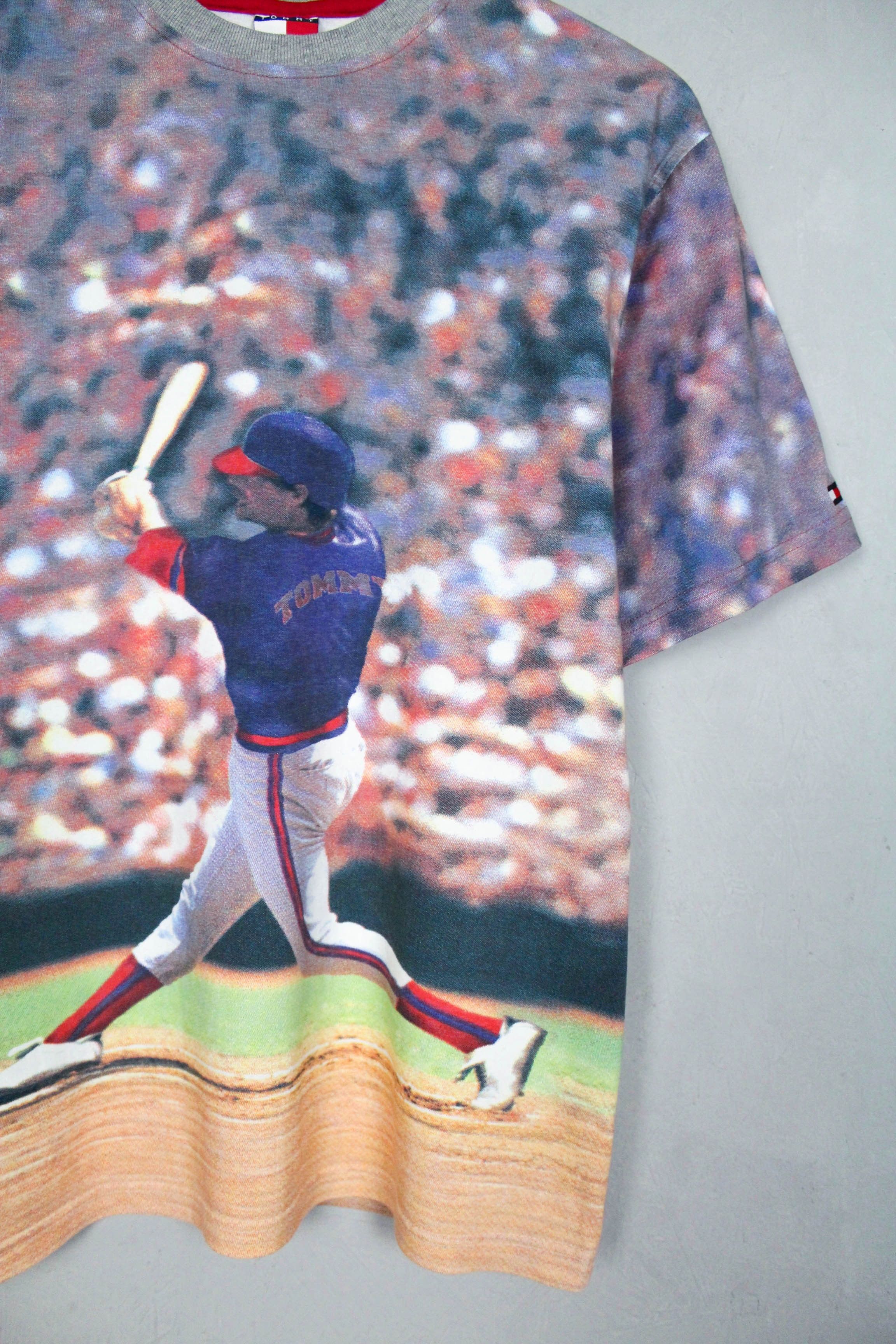 Tommy Hilfiger Tommy Hilfiger Vintage All Over Baseball Print Graphics Tee Size US S / EU 44-46 / 1 - 3 Thumbnail