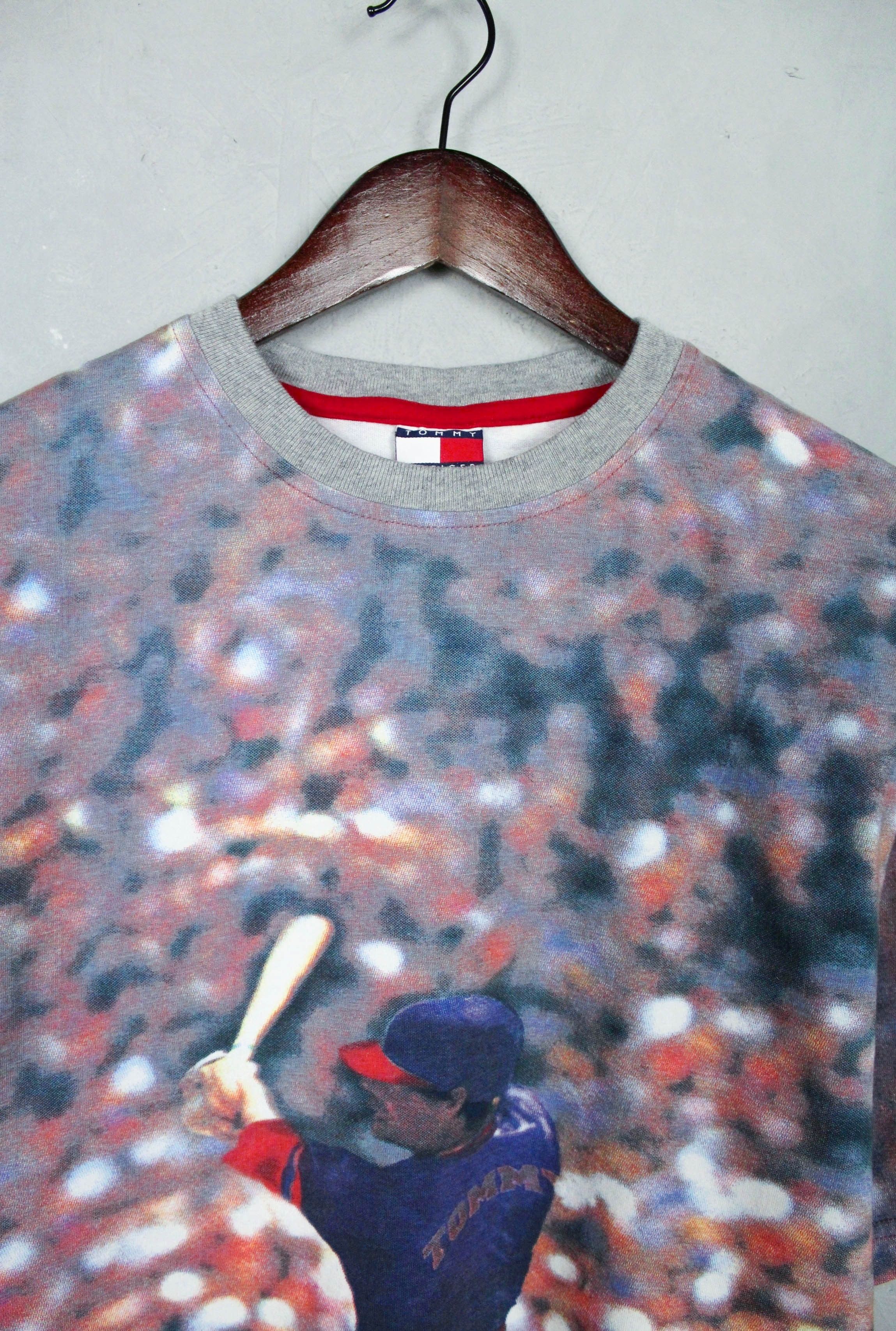 Tommy Hilfiger Tommy Hilfiger Vintage All Over Baseball Print Graphics Tee Size US S / EU 44-46 / 1 - 5 Thumbnail