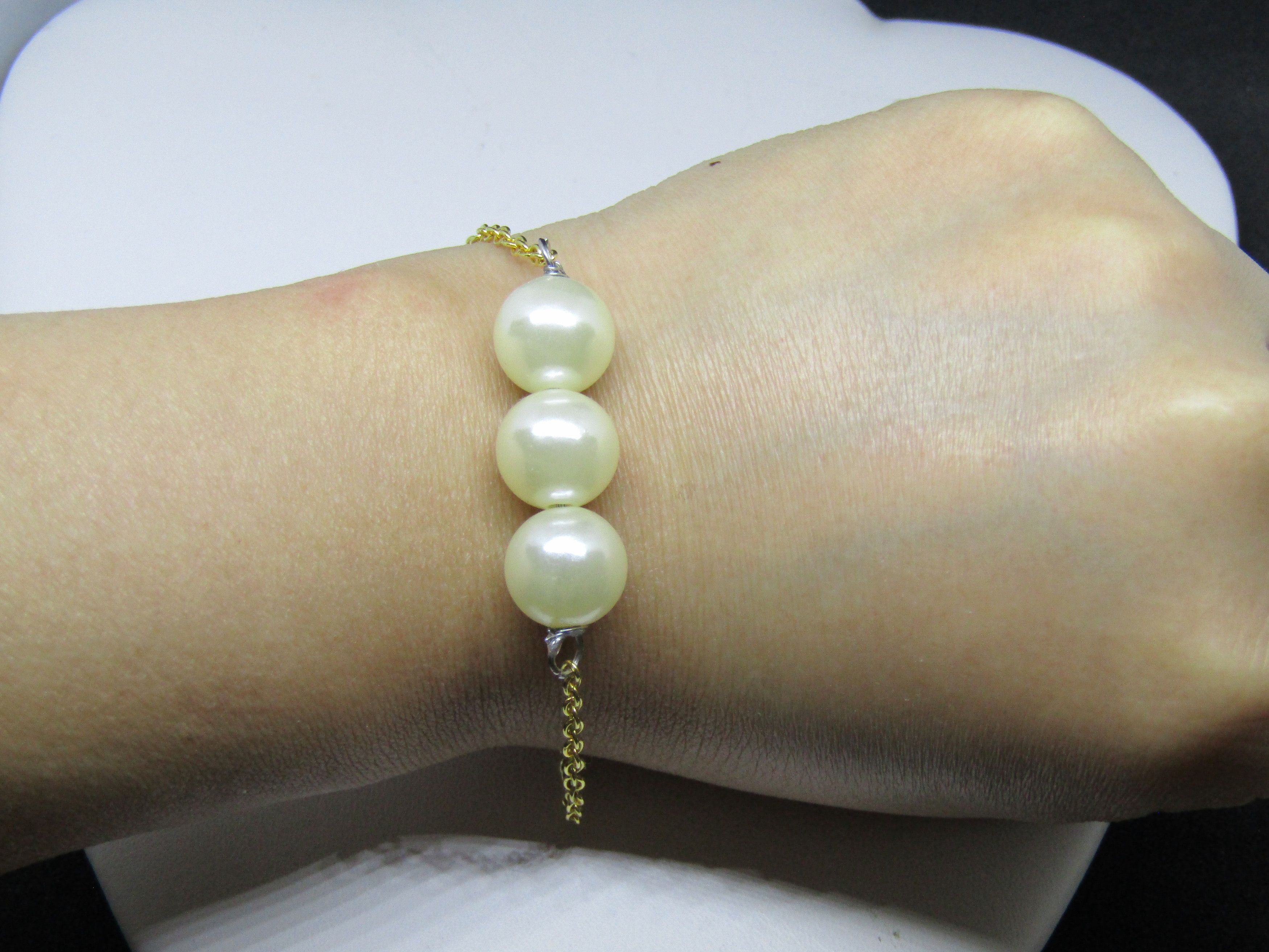 Handmade White Pearl Beads Golden Chain Bracelet Size ONE SIZE - 2 Thumbnail