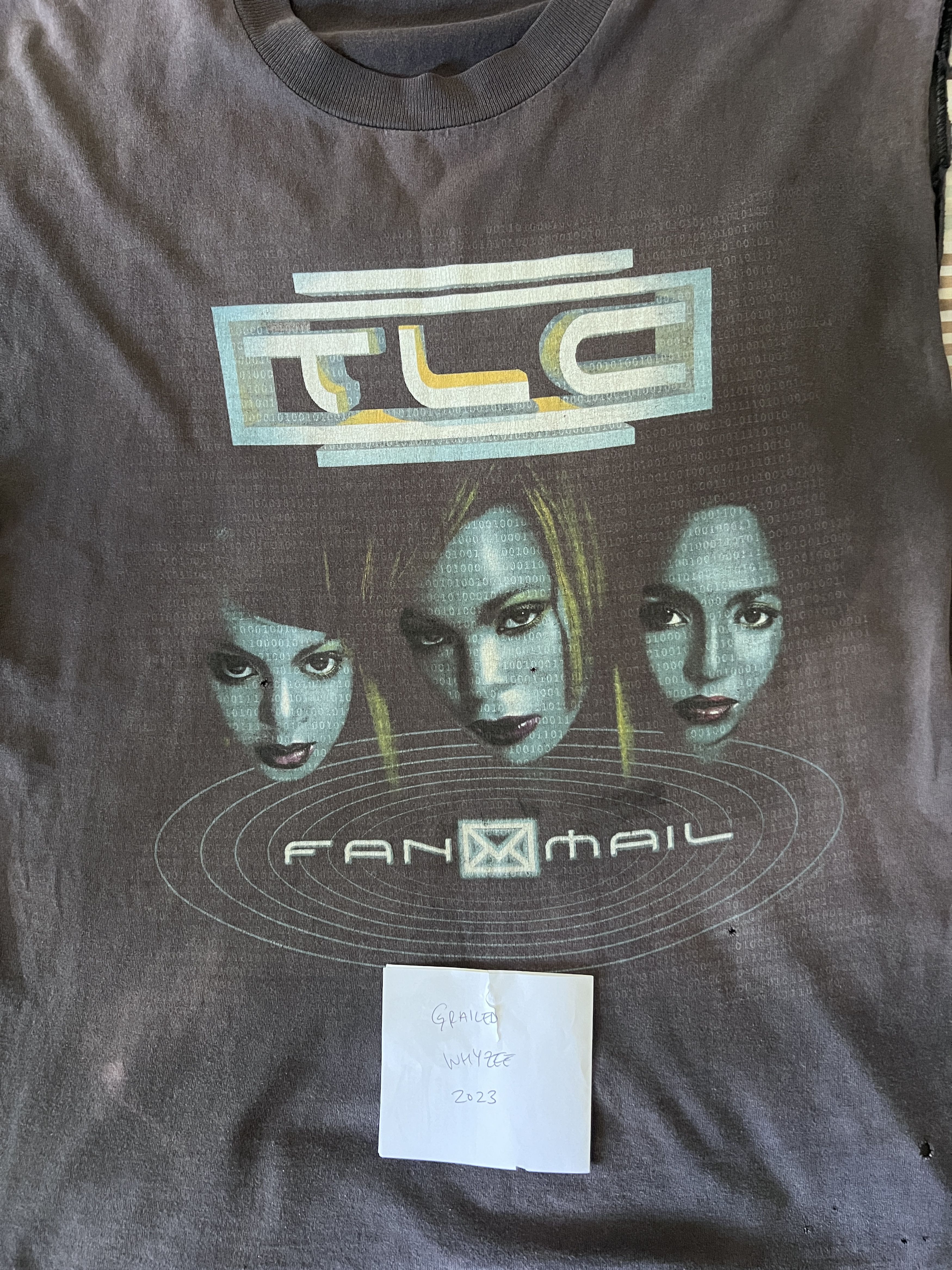 Vintage RARE Vintage TLC 'Fanmail' Tour Cut-off T-Shirt Size US XL / EU 56 / 4 - 2 Thumbnail