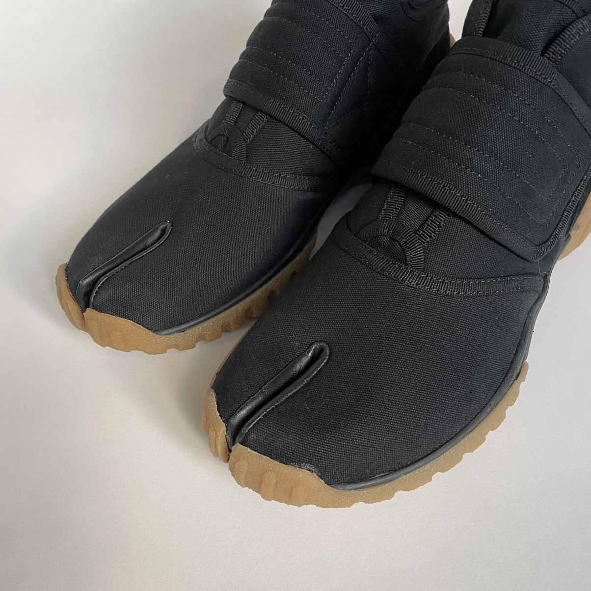 Maison Margiela Black Canvas Velcro ‘Ninja’ Tabi Sneakers Size US 8 / EU 41 - 4 Thumbnail