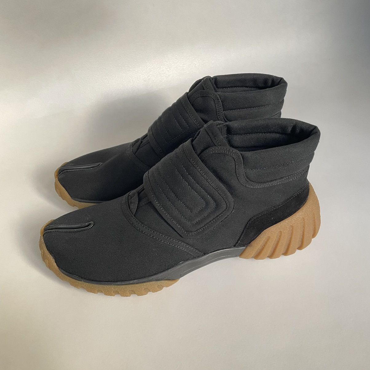 Maison Margiela Black Canvas Velcro ‘Ninja’ Tabi Sneakers Size US 8 / EU 41 - 2 Thumbnail