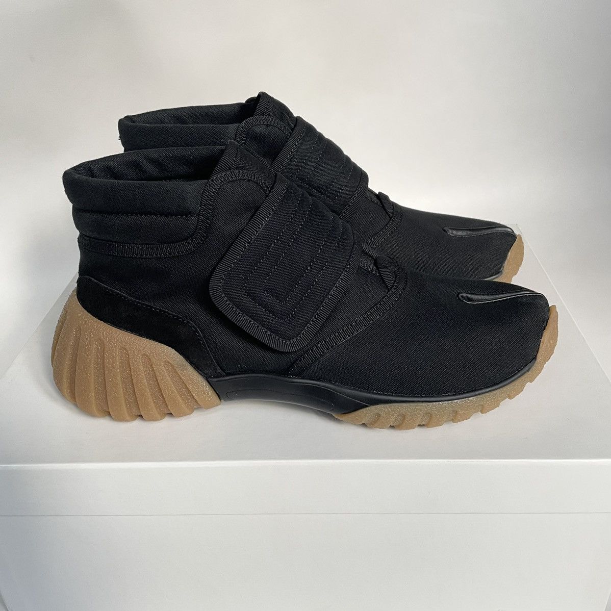 Maison Margiela Black Canvas Velcro ‘Ninja’ Tabi Sneakers Size US 8 / EU 41 - 14 Thumbnail