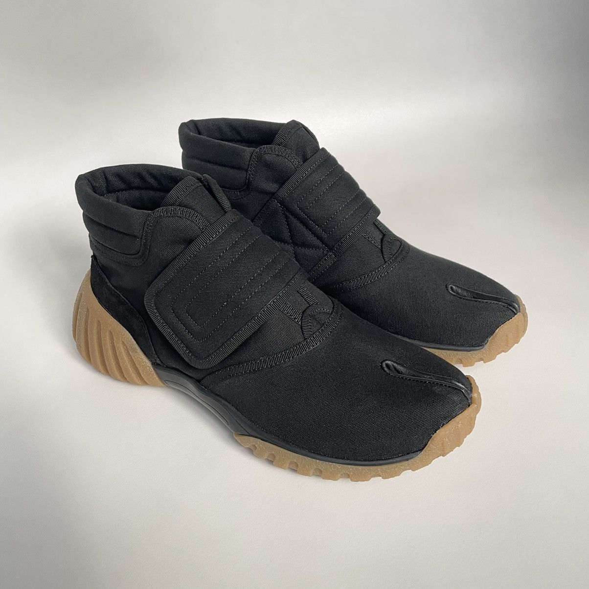 Maison Margiela Black Canvas Velcro ‘Ninja’ Tabi Sneakers Size US 8 / EU 41 - 10 Thumbnail