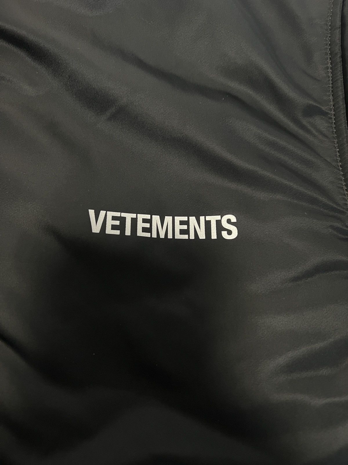 Vetements Vetements SS18 Homme Emoji Bomber Reversible Sz. S Fit Big Size US S / EU 44-46 / 1 - 7 Thumbnail