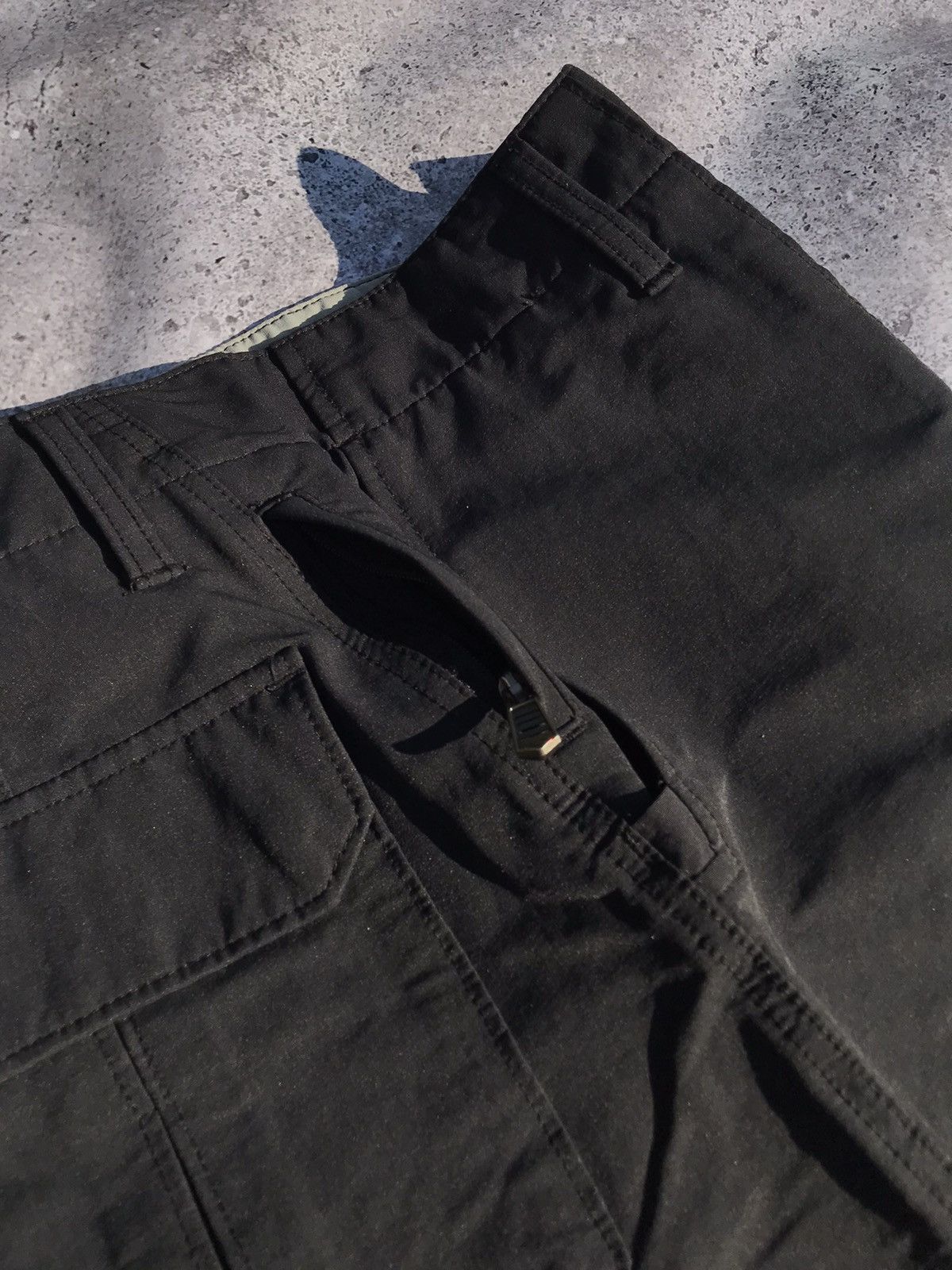 Oakley × Vintage Oakley Vintage Nylon Shorts Size US 32 / EU 48 - 8 Thumbnail