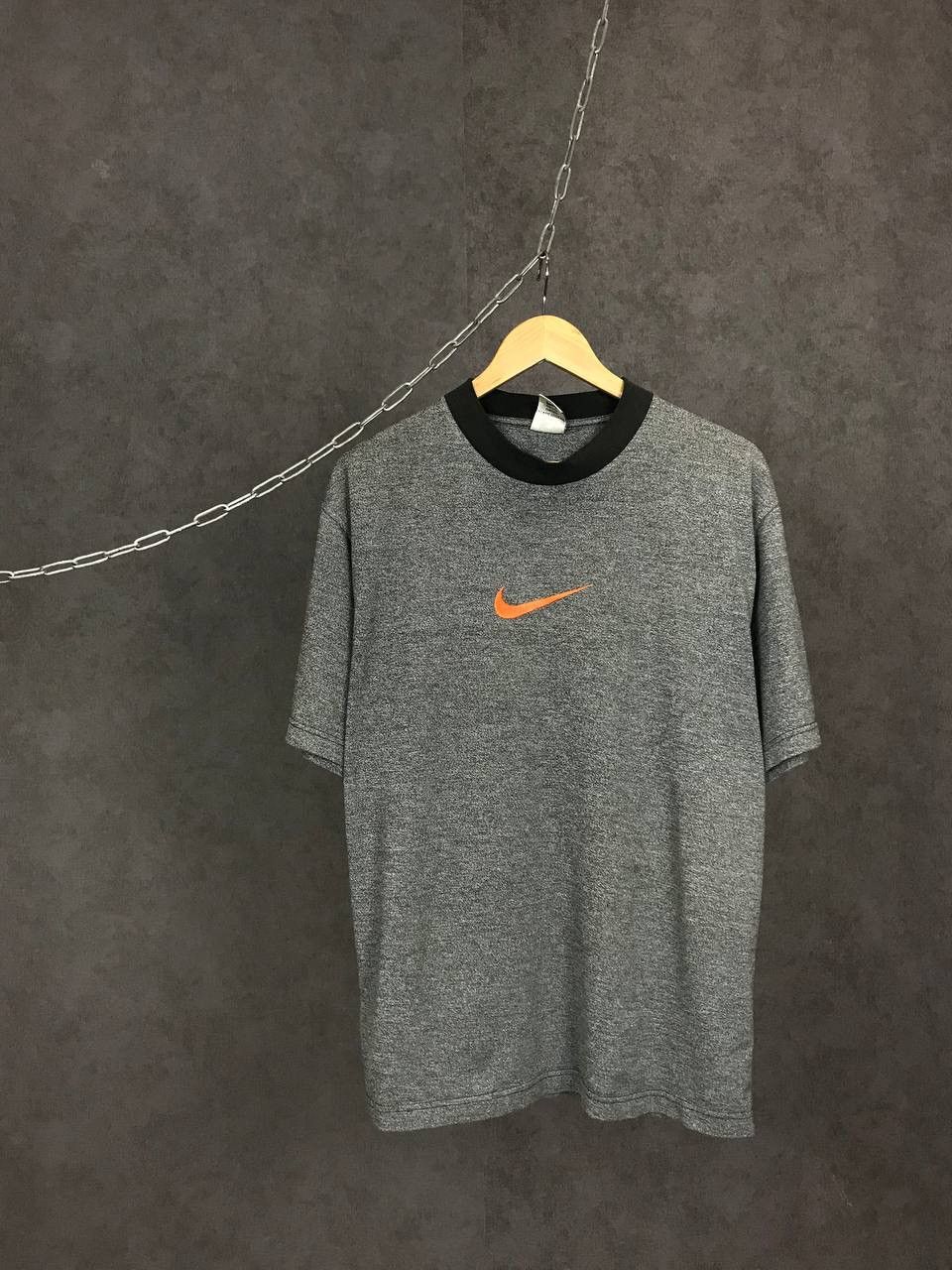 Vintage Nike swoosh streetwear vintage center logo tee Size US S / EU 44-46 / 1 - 1 Thumbnail