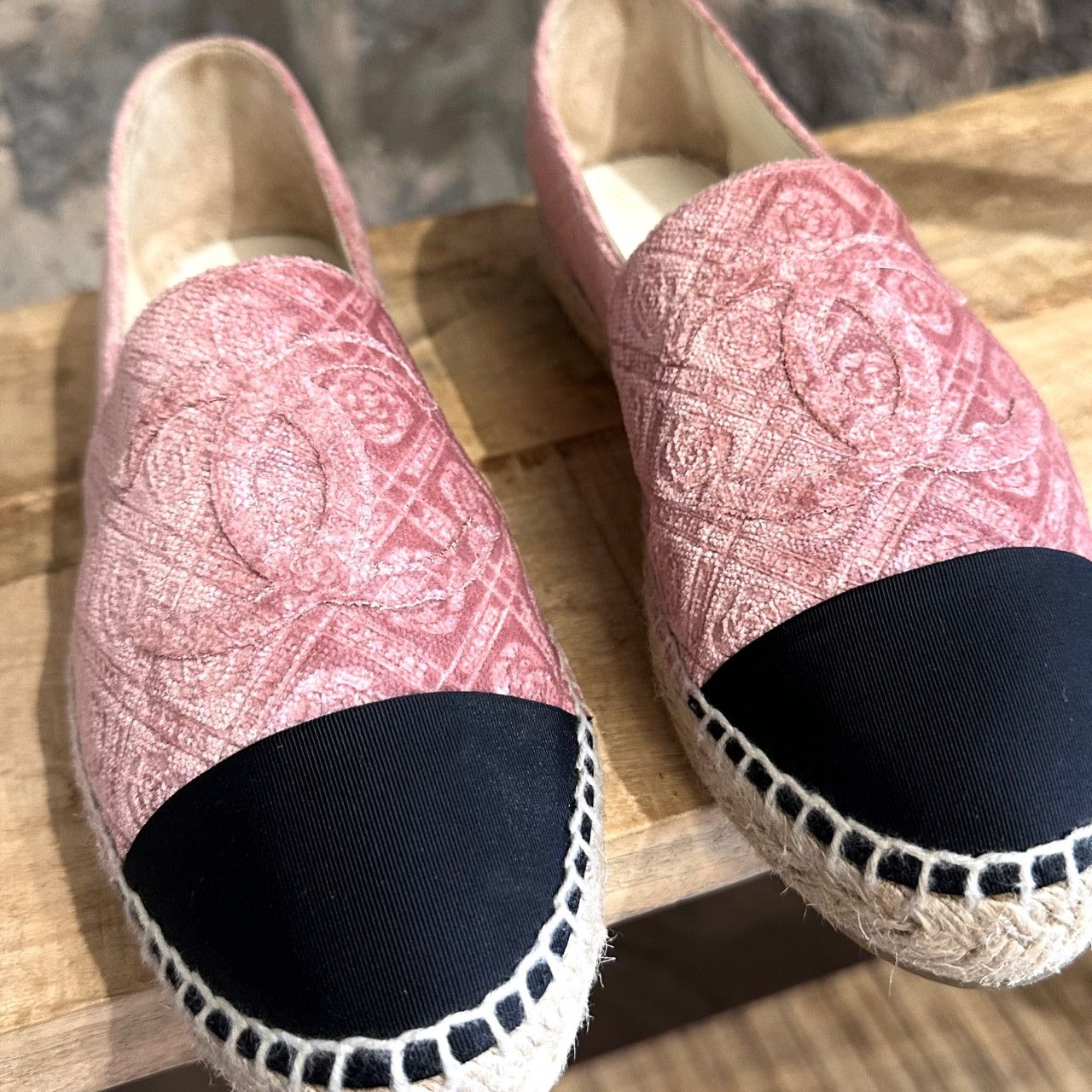 Chanel Chanel Pink Velvet Camelia Logo CC Espadrilles Size US 9 / IT 39 - 4 Thumbnail
