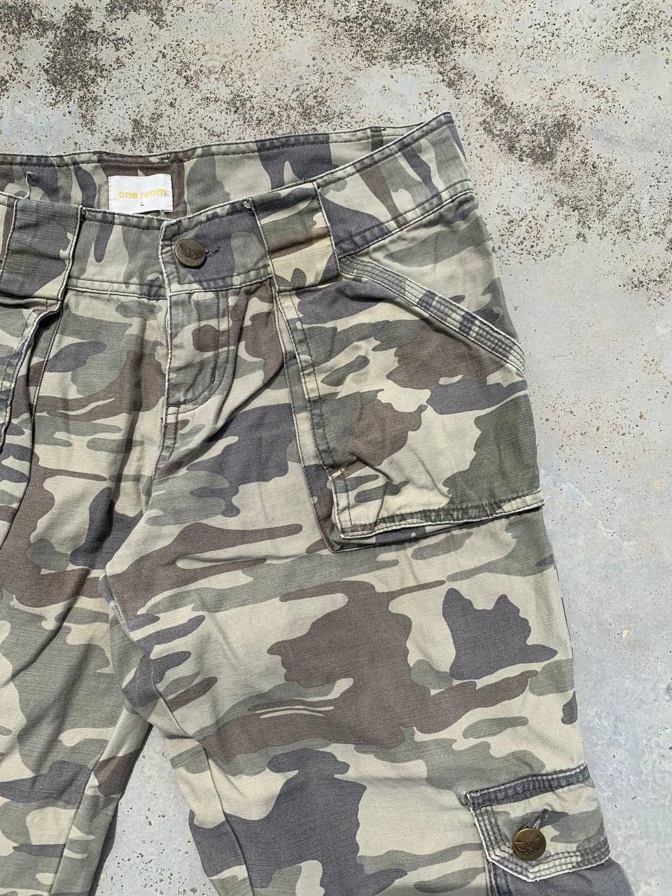 Japanese Brand One Room Low Waist Cargo Pants Flare Camo Trouser Vintage Size US 30 / EU 46 - 3 Thumbnail
