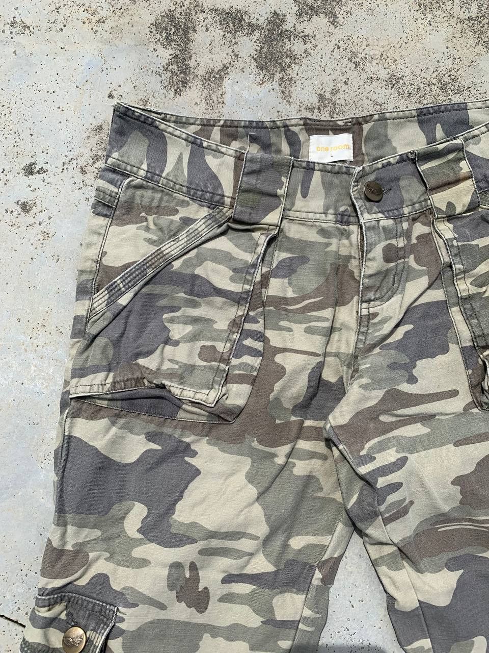 Japanese Brand One Room Low Waist Cargo Pants Flare Camo Trouser Vintage Size US 30 / EU 46 - 4 Thumbnail