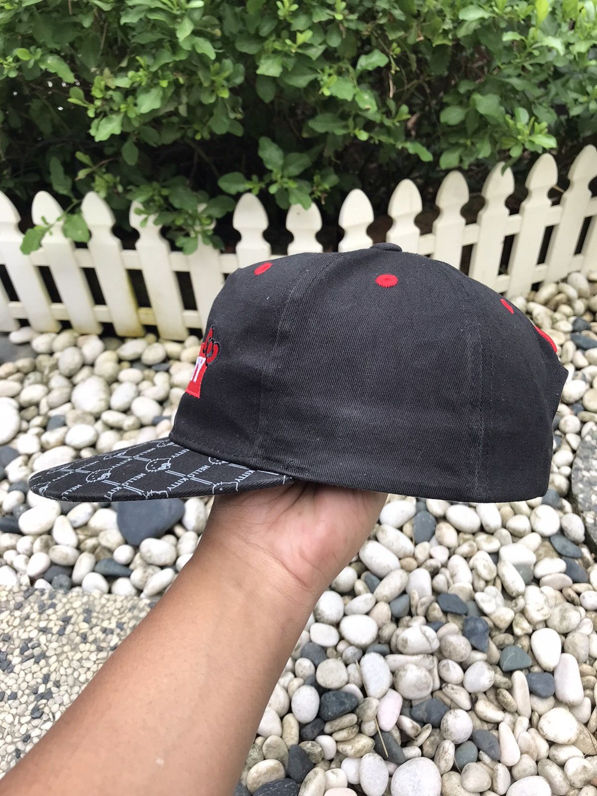 Cartoon Network × Japanese Brand AUTHENTIC EMBROIDERY HELLO KITTY CAP HAT BY SANRIO Size ONE SIZE - 3 Thumbnail