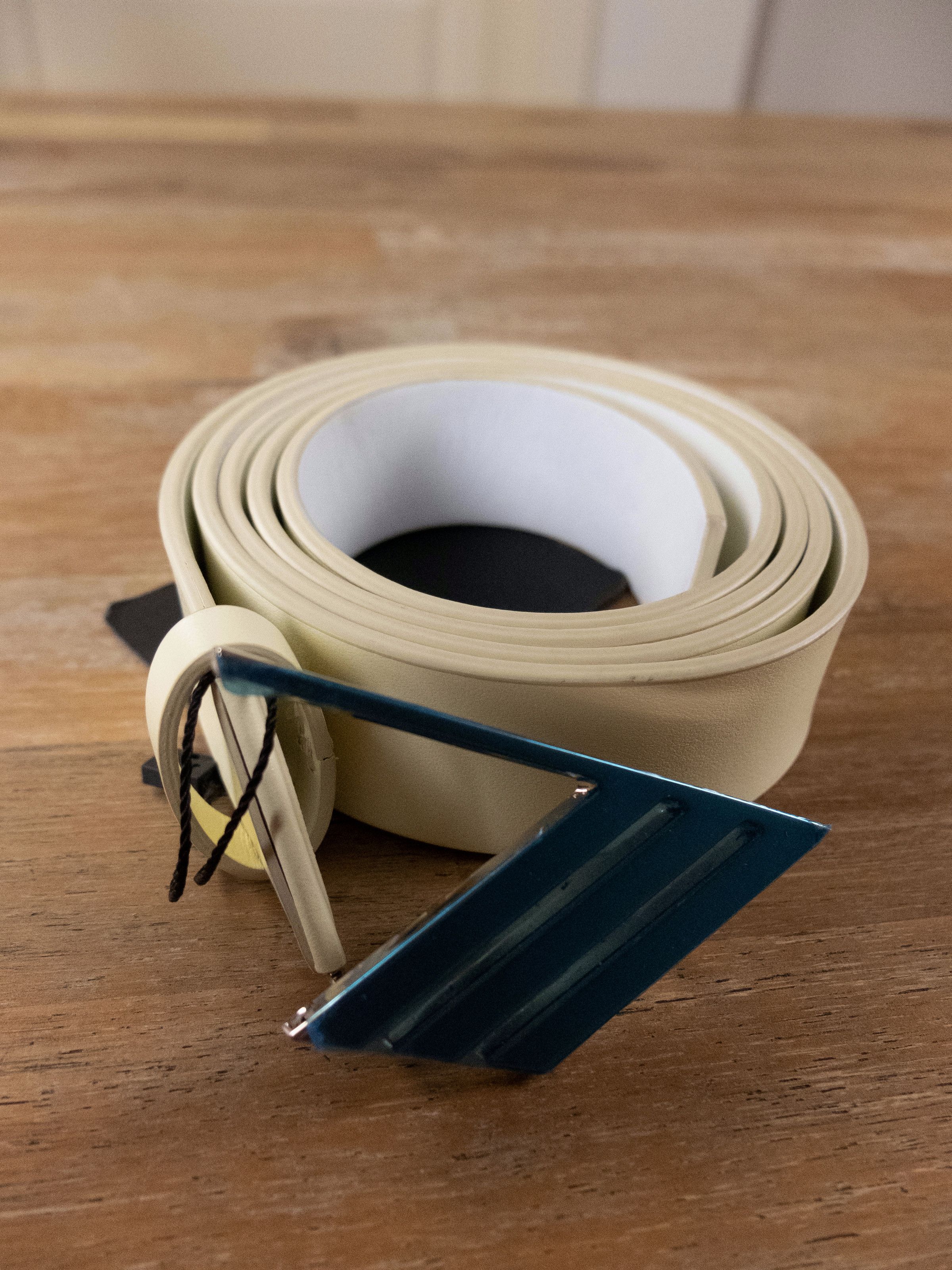 The Attico THE ATTICO ecru leather asymmetric logo buckle belt Medium Size ONE SIZE - 2 Thumbnail