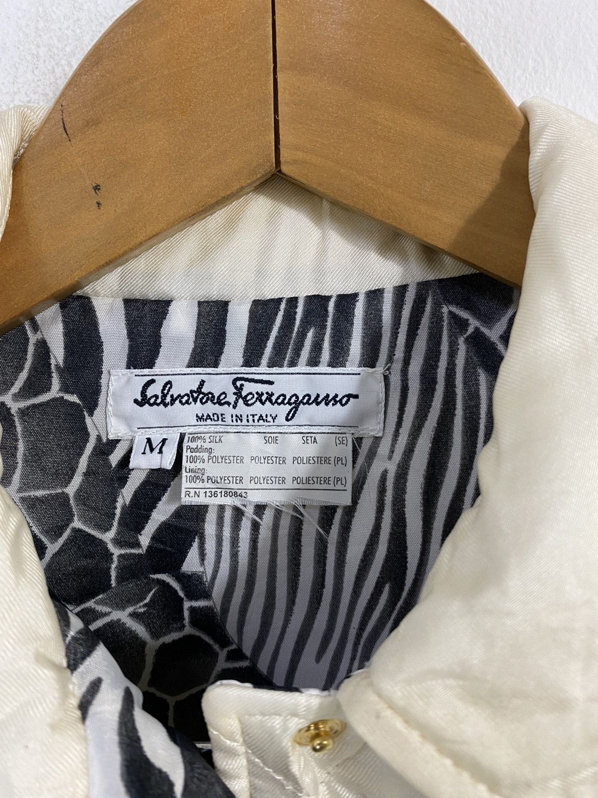 Salvatore Ferragamo Made in Italy Salvatore ferragamo silk Quilted Jacket Art Size US M / EU 48-50 / 2 - 4 Thumbnail