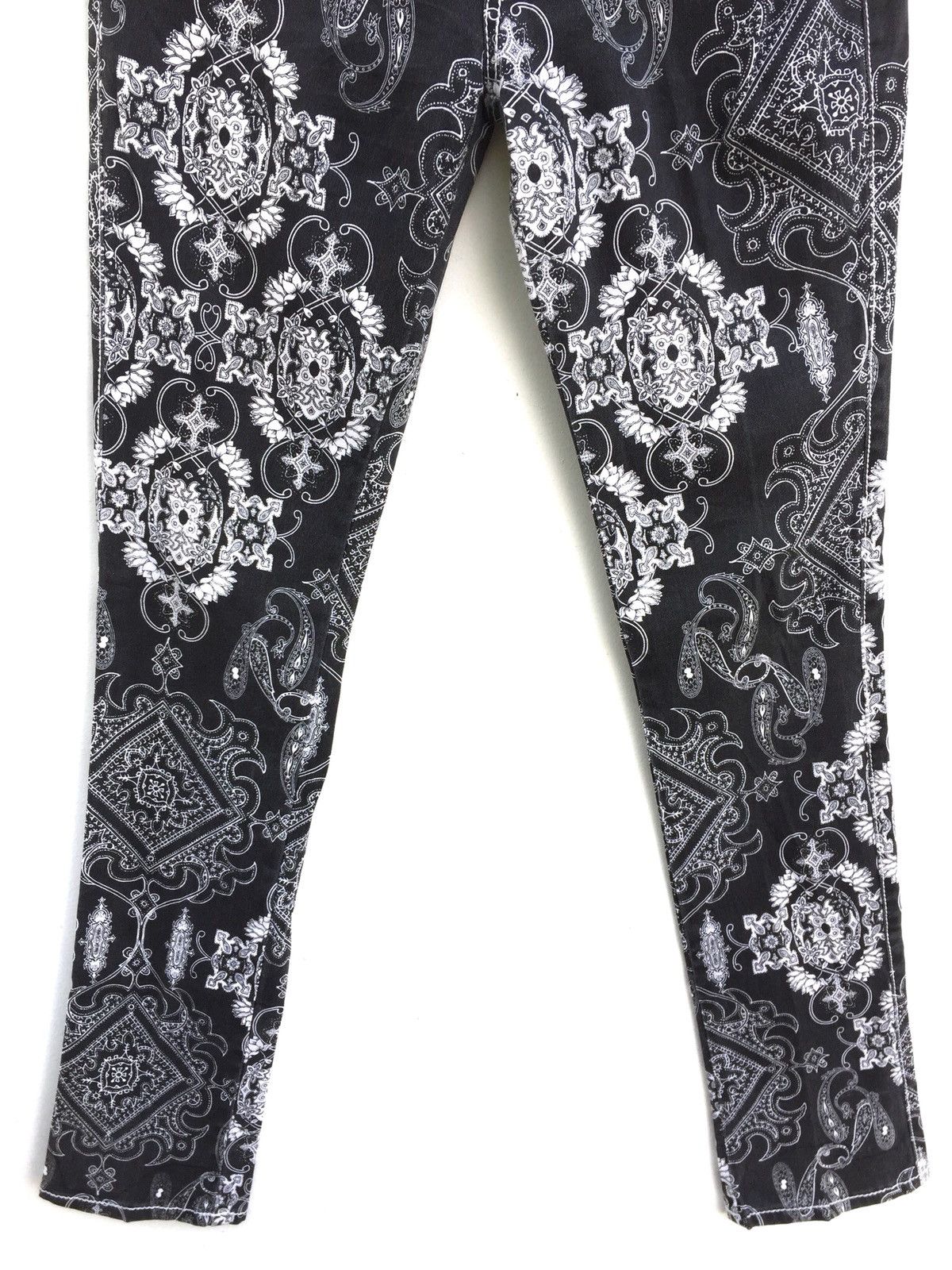 Designer × Japanese Brand Japanese Brand Cecil McBee Paisley Skinny Pants Size US 27 - 7 Thumbnail