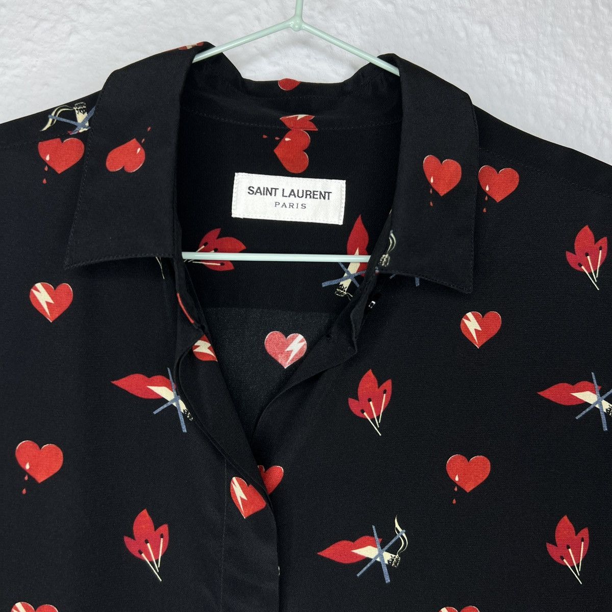 Saint Laurent Paris Saint Laurent Paris Smoking Lips Heart Print Shirt In Black Size US S / EU 44-46 / 1 - 4 Thumbnail