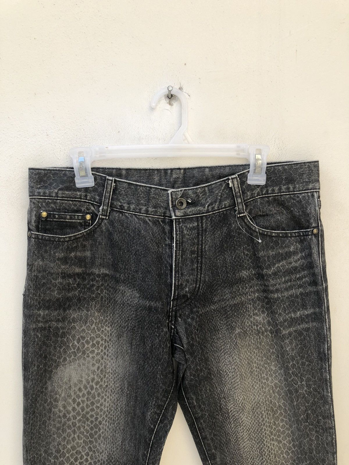 5351 POUR LES HOMMES 5351 Pour Les Hommes Snake Scale Printed Flare Jeans Size US 32 / EU 48 - 2 Thumbnail