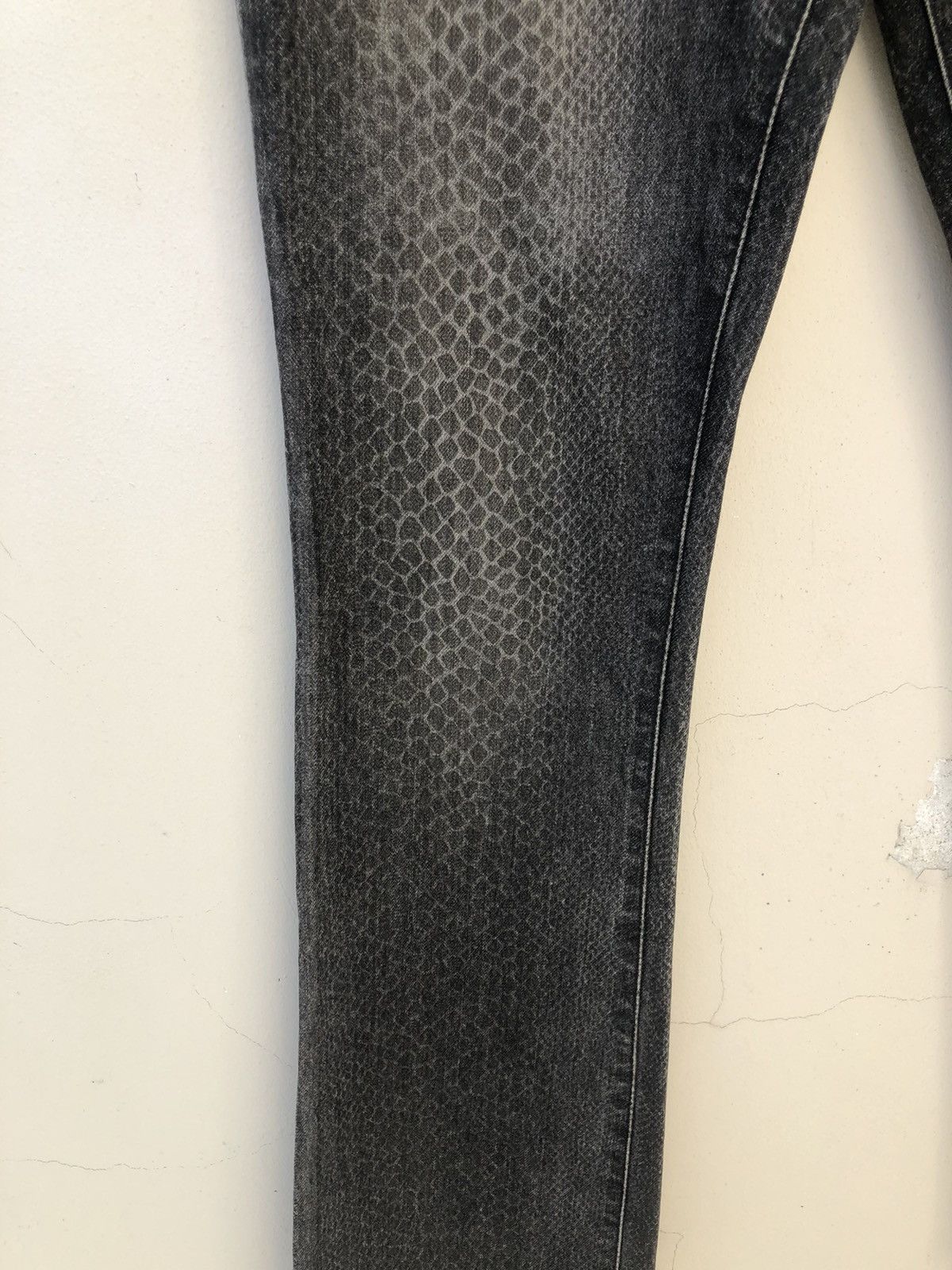 5351 POUR LES HOMMES 5351 Pour Les Hommes Snake Scale Printed Flare Jeans Size US 32 / EU 48 - 6 Thumbnail