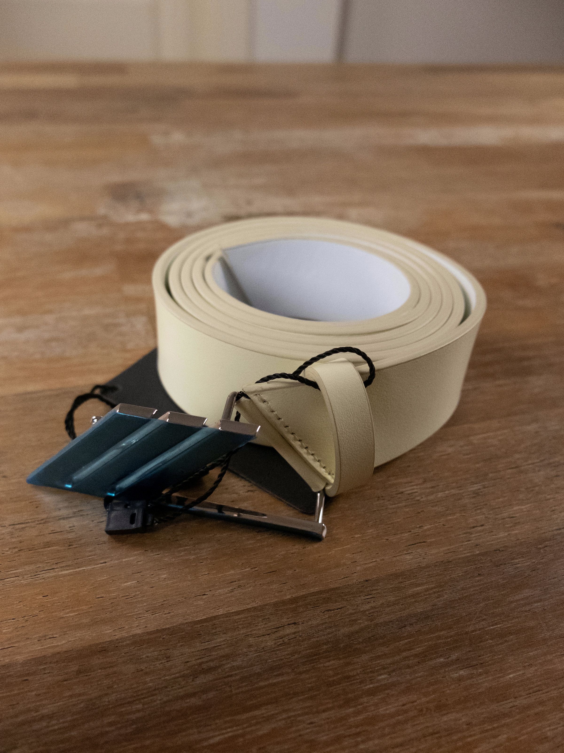 The Attico THE ATTICO ecru leather asymmetric logo buckle belt Large Size ONE SIZE - 2 Thumbnail
