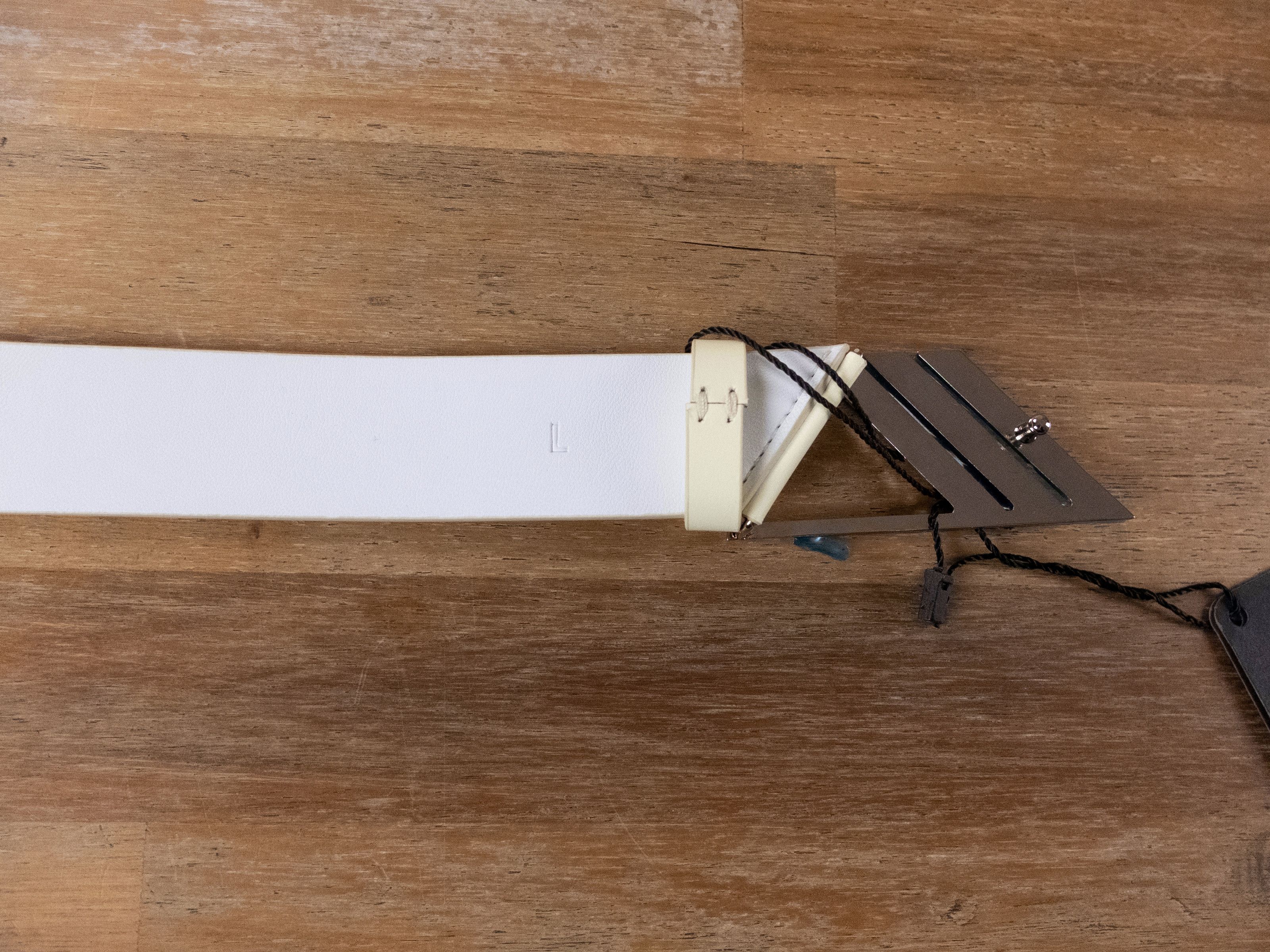 The Attico THE ATTICO ecru leather asymmetric logo buckle belt Large Size ONE SIZE - 5 Thumbnail