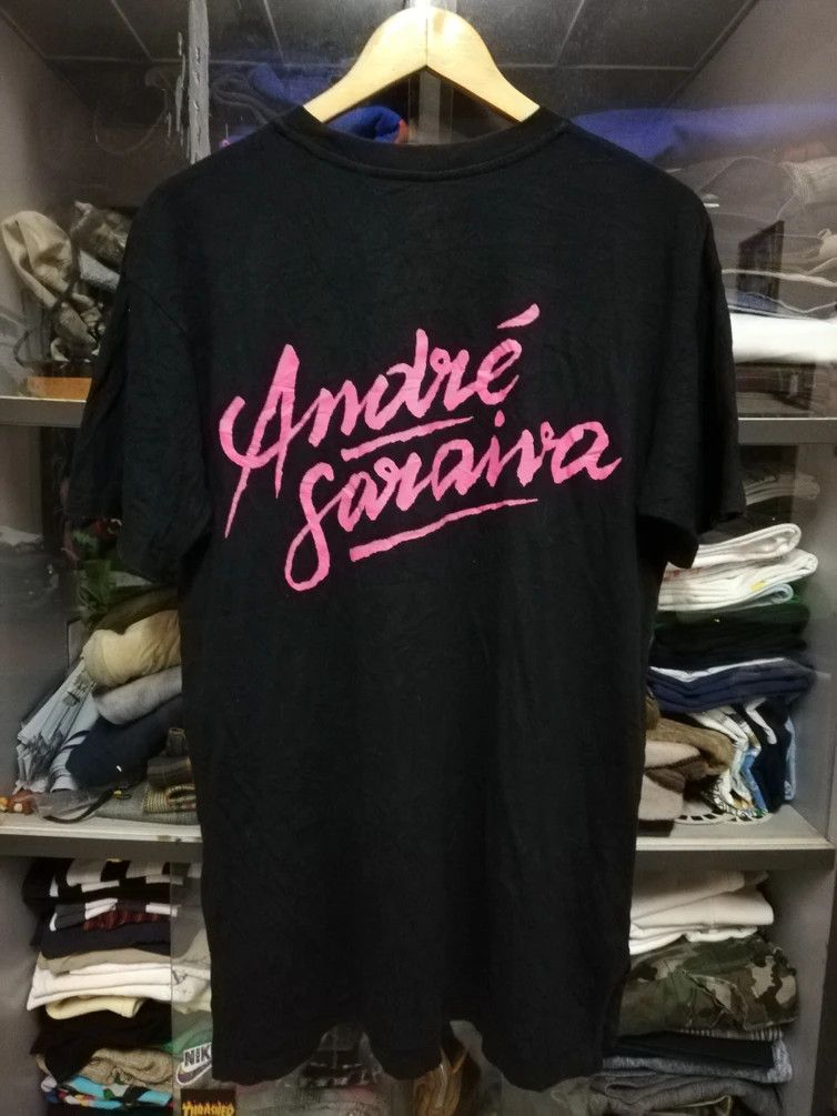 Japanese Brand Rare Andre Saraiva Uniqlo UT Pink Graffiti Logo Tee Black Size US M / EU 48-50 / 2 - 1 Thumbnail