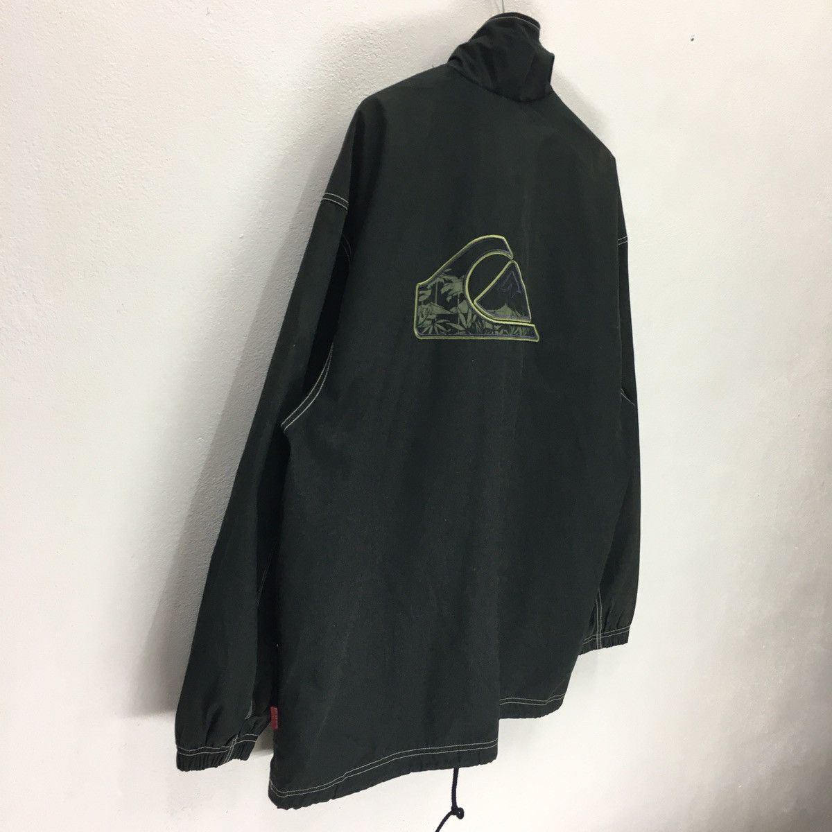 Quiksilver Vintage Quiksilver Big Logo Surf Hawaii Beach Jacket Size US L / EU 52-54 / 3 - 6 Thumbnail