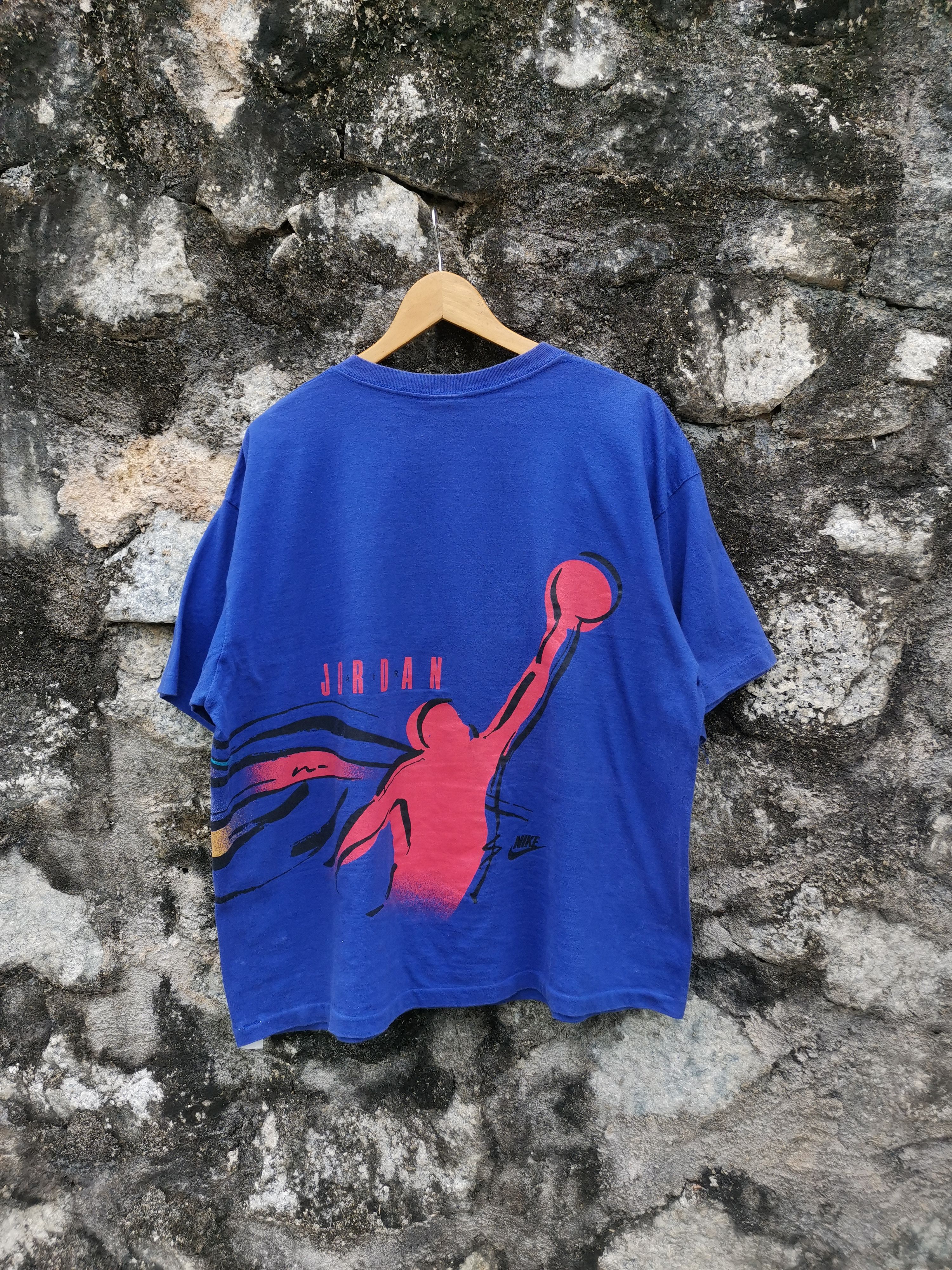 Nike Vintage Nike Air Jordan Overprint Tshirt Size US L / EU 52-54 / 3 - 3 Thumbnail