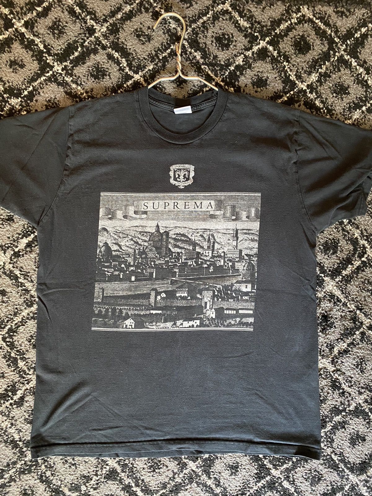 Supreme suprema tee shop