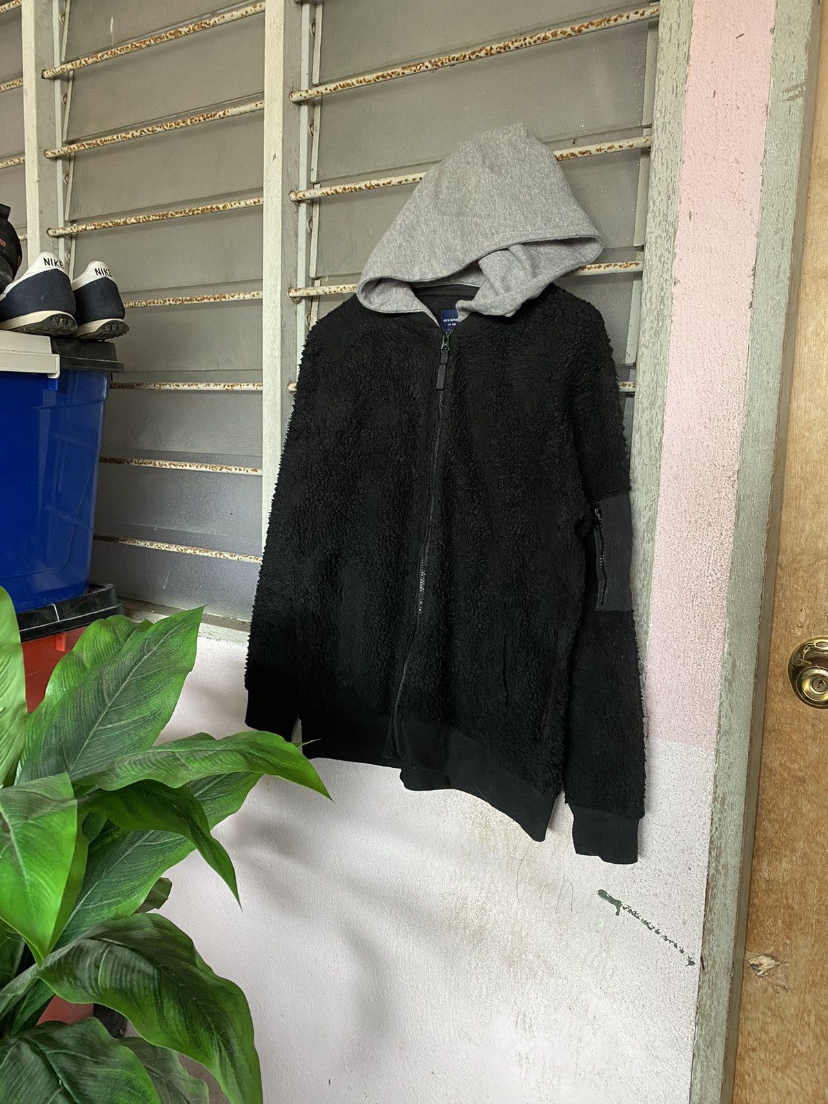 image of Hype Back Number Thermolite Jacket in Black, Men's (Size Medium)