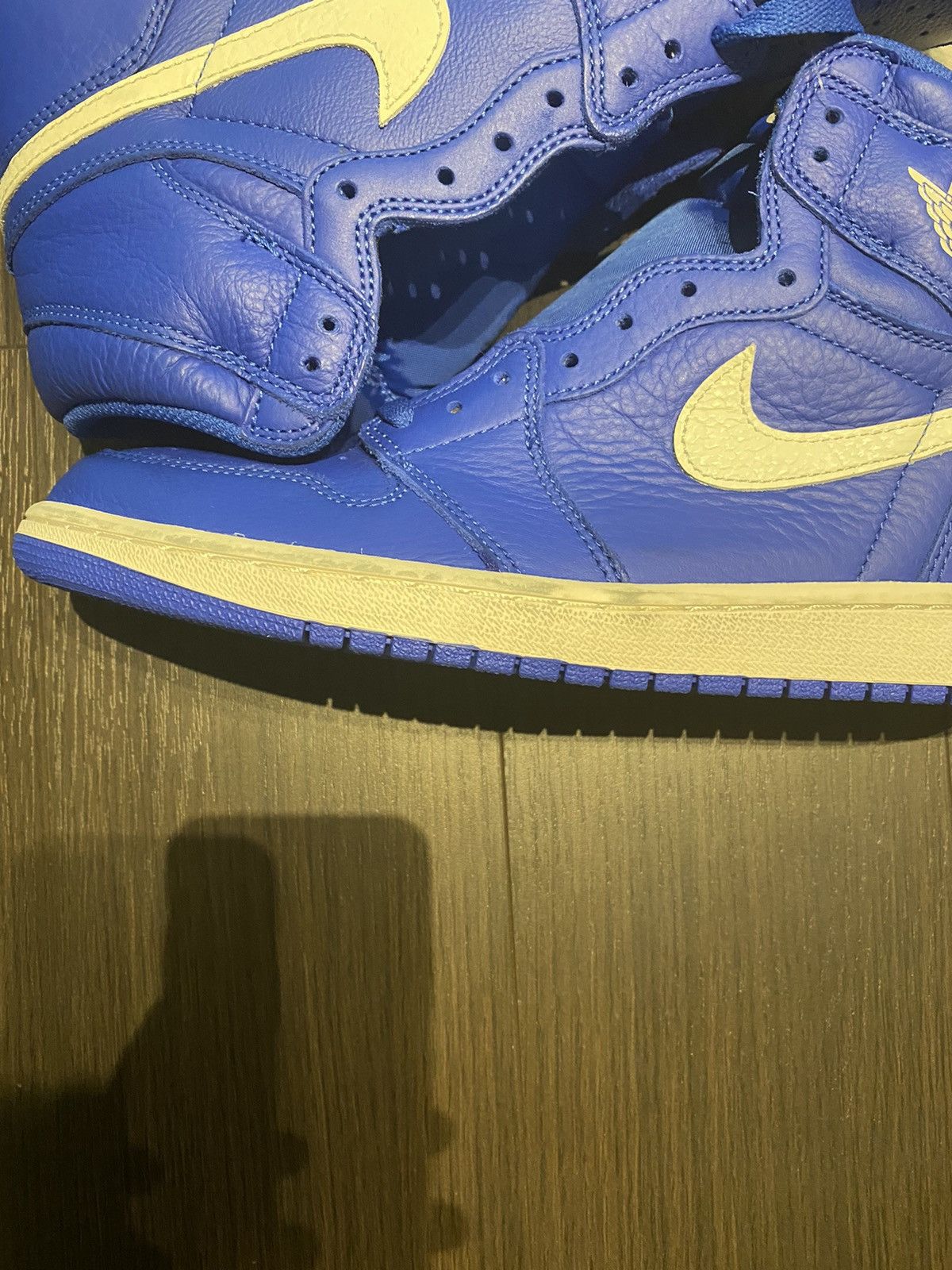 Jordan Brand Air Jordan 1 Retro High OG Hyper Royal 2018 Size US 10 / EU 43 - 2 Thumbnail