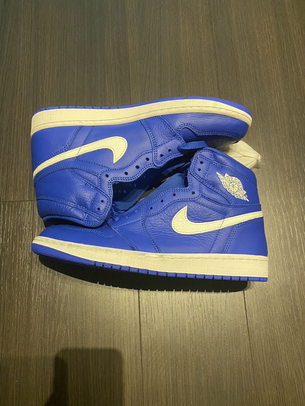 Jordan Brand Air Jordan 1 Retro High OG Hyper Royal 2018 Size US 10 / EU 43 - 1 Thumbnail