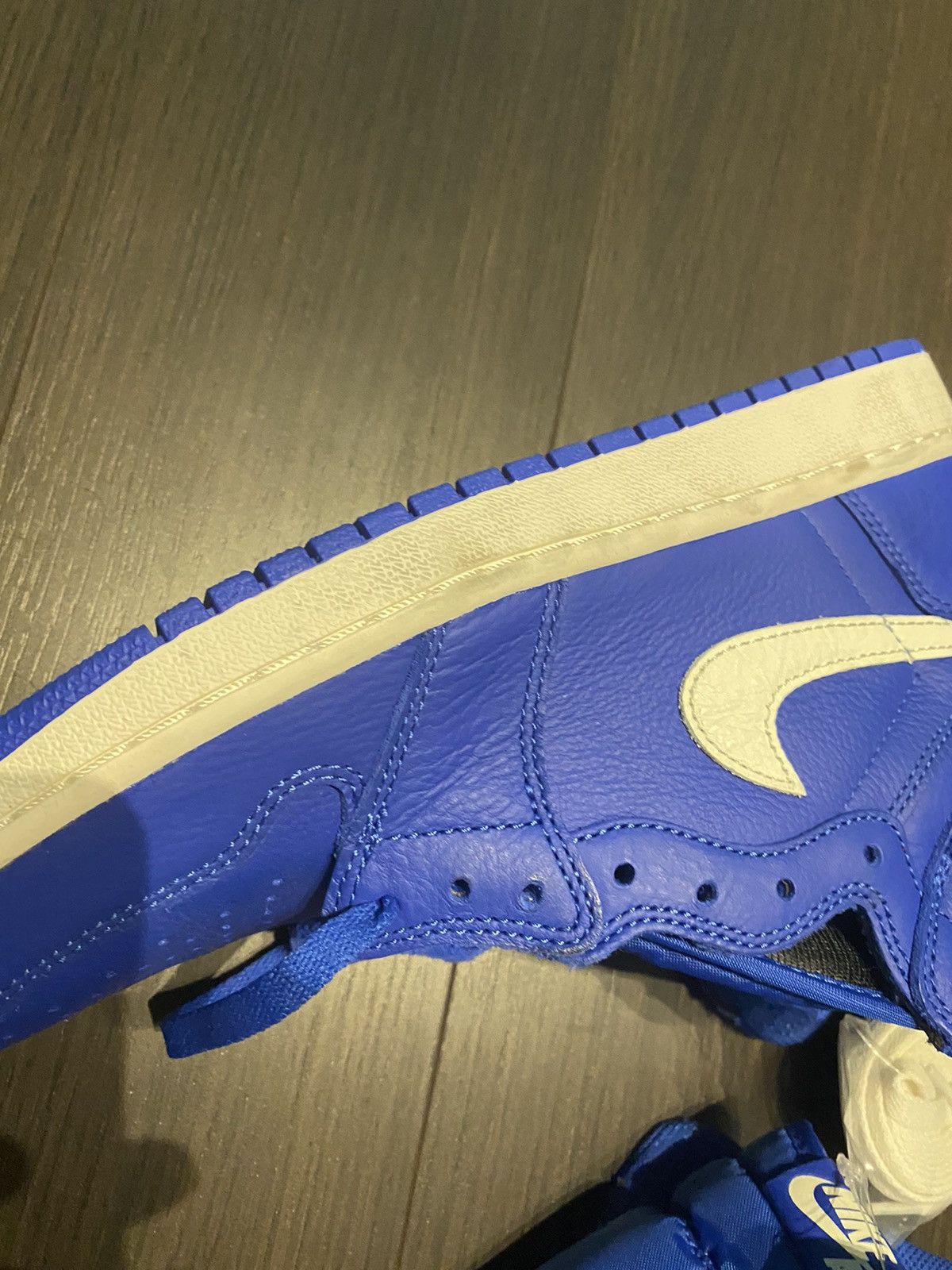 Jordan Brand Air Jordan 1 Retro High OG Hyper Royal 2018 Size US 10 / EU 43 - 3 Thumbnail