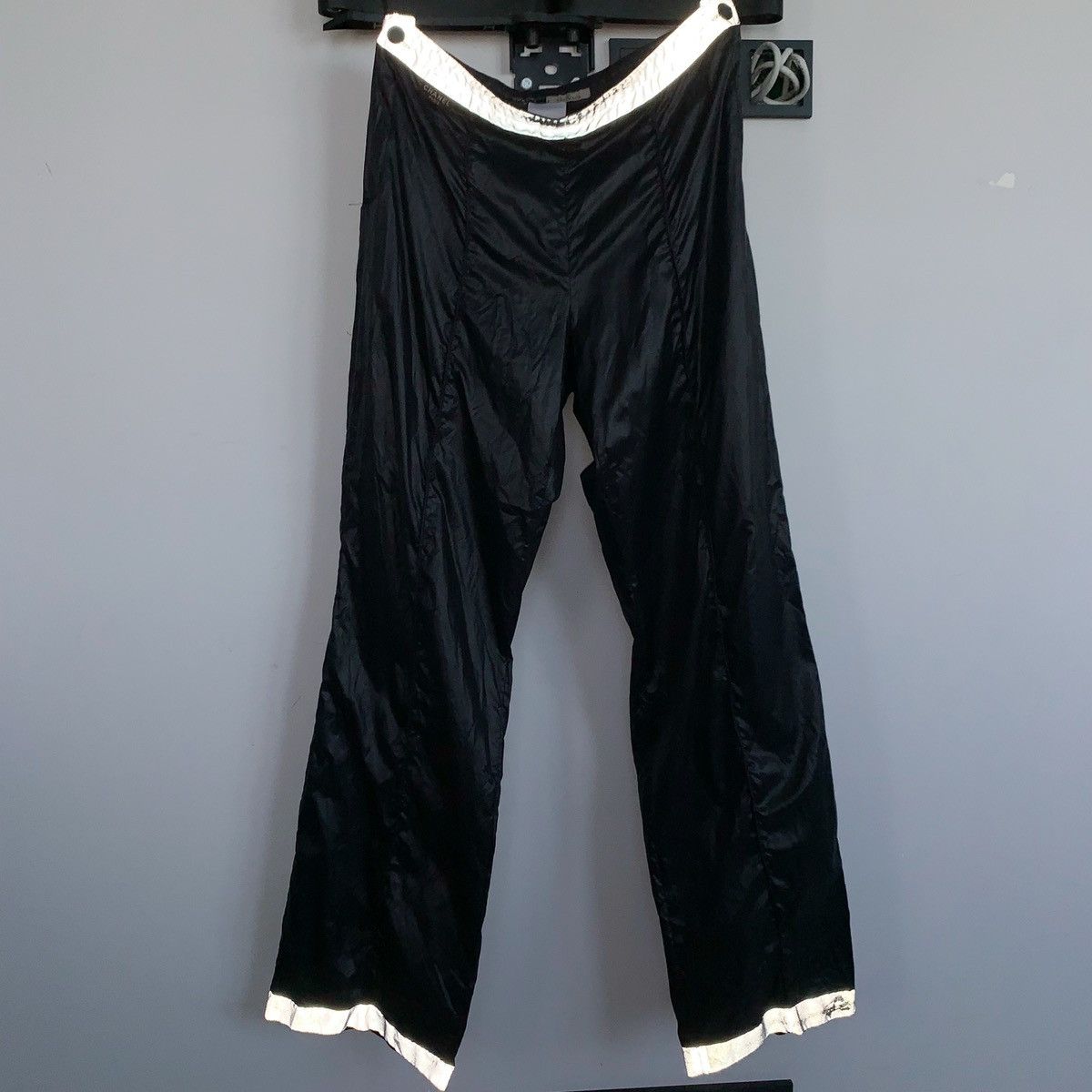 Chanel 🔴 CHANEL Pants Nylon Reflective Trousers CC Logo Blue Size US 30 / EU 46 - 8 Thumbnail