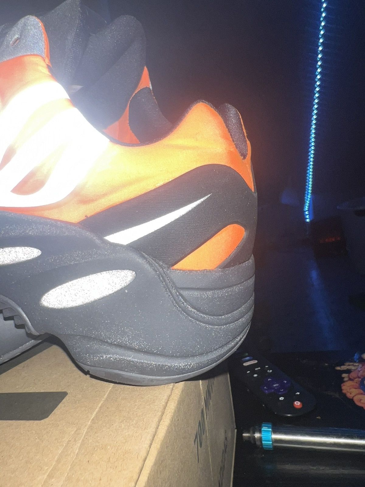 Adidas × Kanye West Yeezy Boost 700 MNVN Orange Size US 8 / EU 41 - 2 Thumbnail