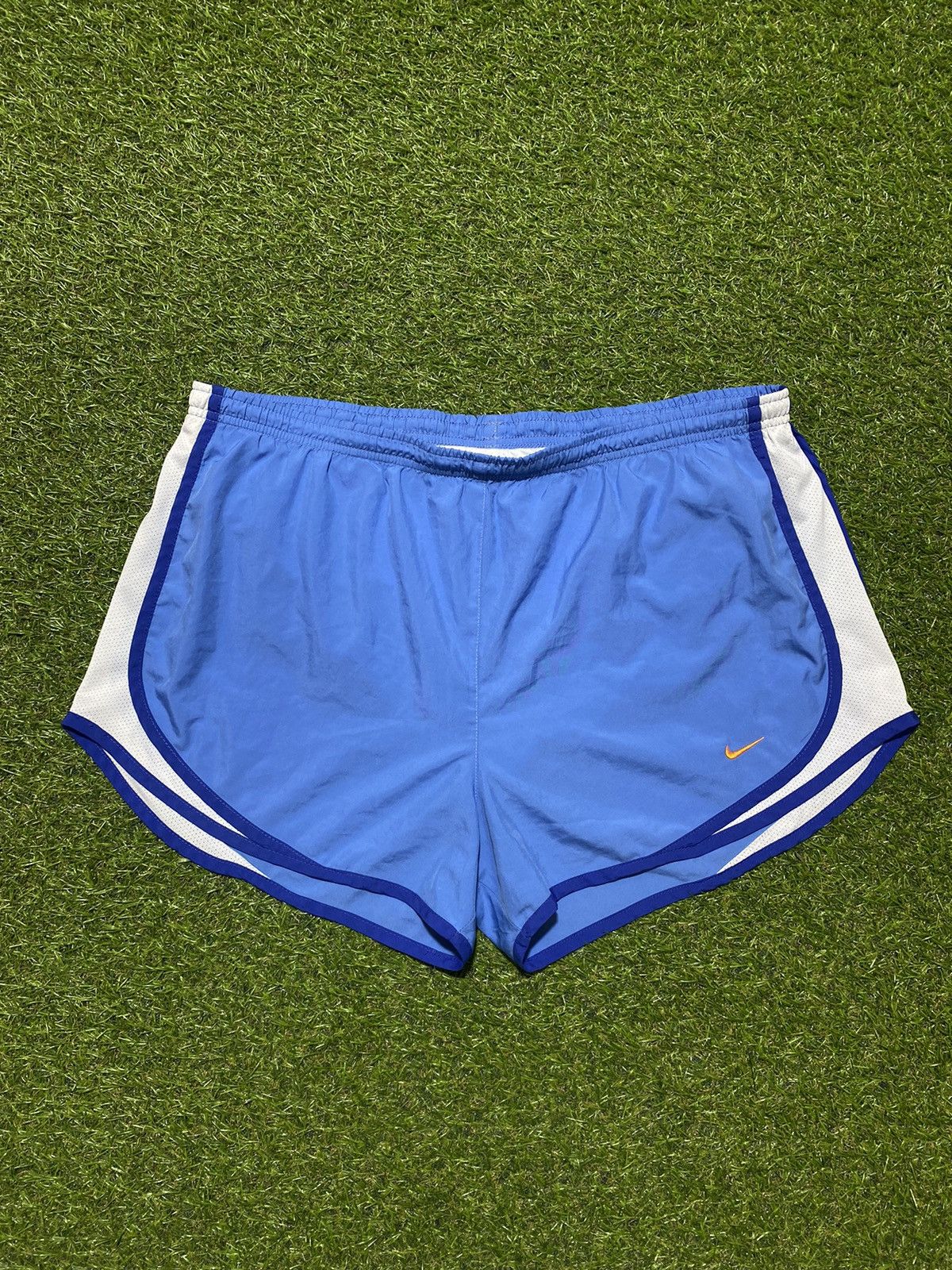 Nike Vintage Nike shorts streetwear swoosh casual y2k size L Size US 34 / EU 50 - 1 Thumbnail
