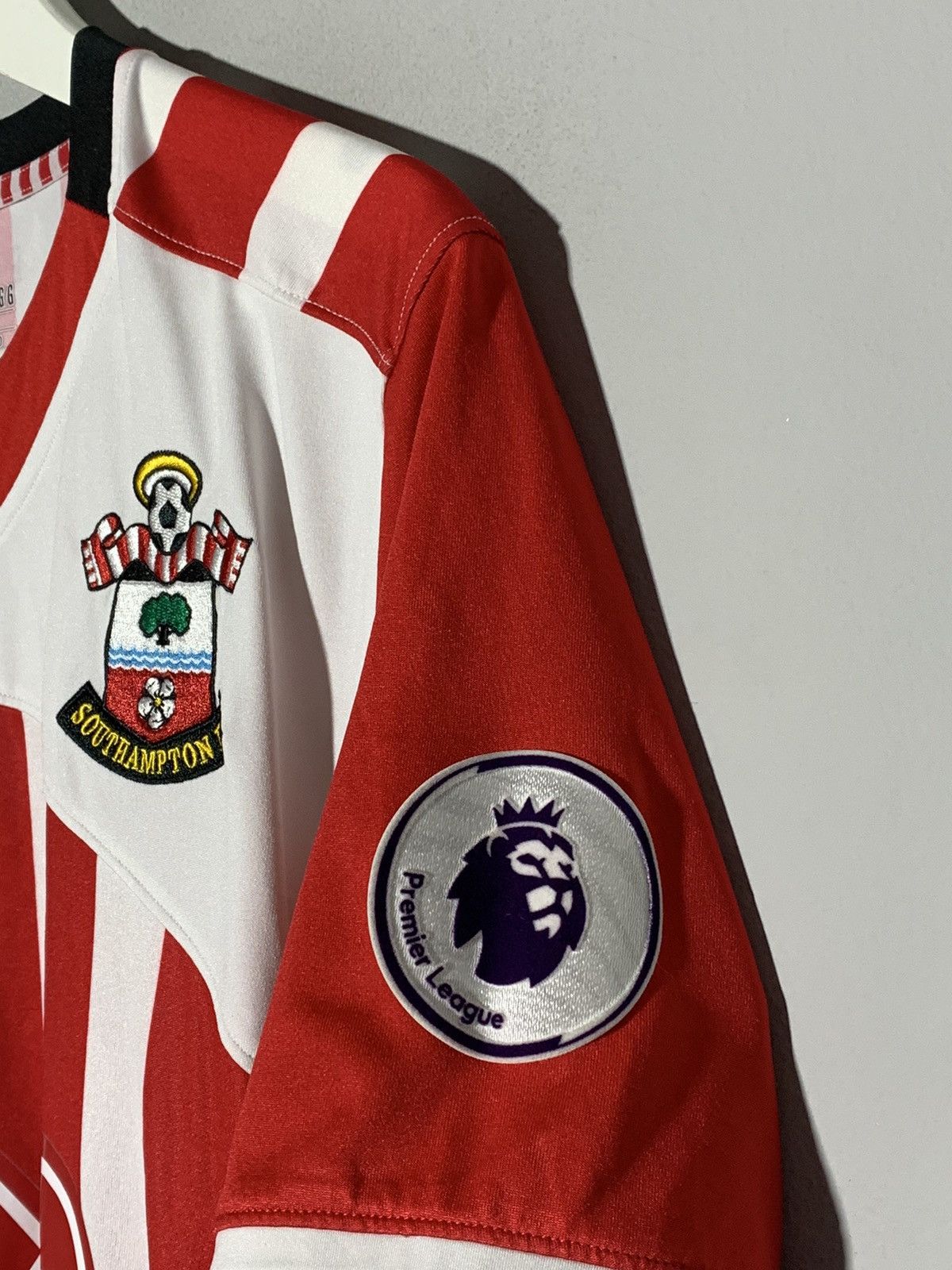 Under Armour Southampton Under Armour 2016/17 Home Football Shirt Size US L / EU 52-54 / 3 - 7 Thumbnail
