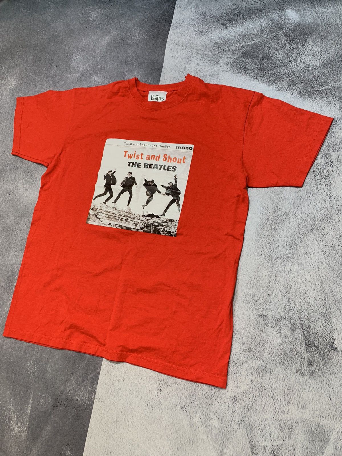 Band Tees Vintage Y2K The Beatles band tee Big Logo style size M Size US M / EU 48-50 / 2 - 2 Thumbnail
