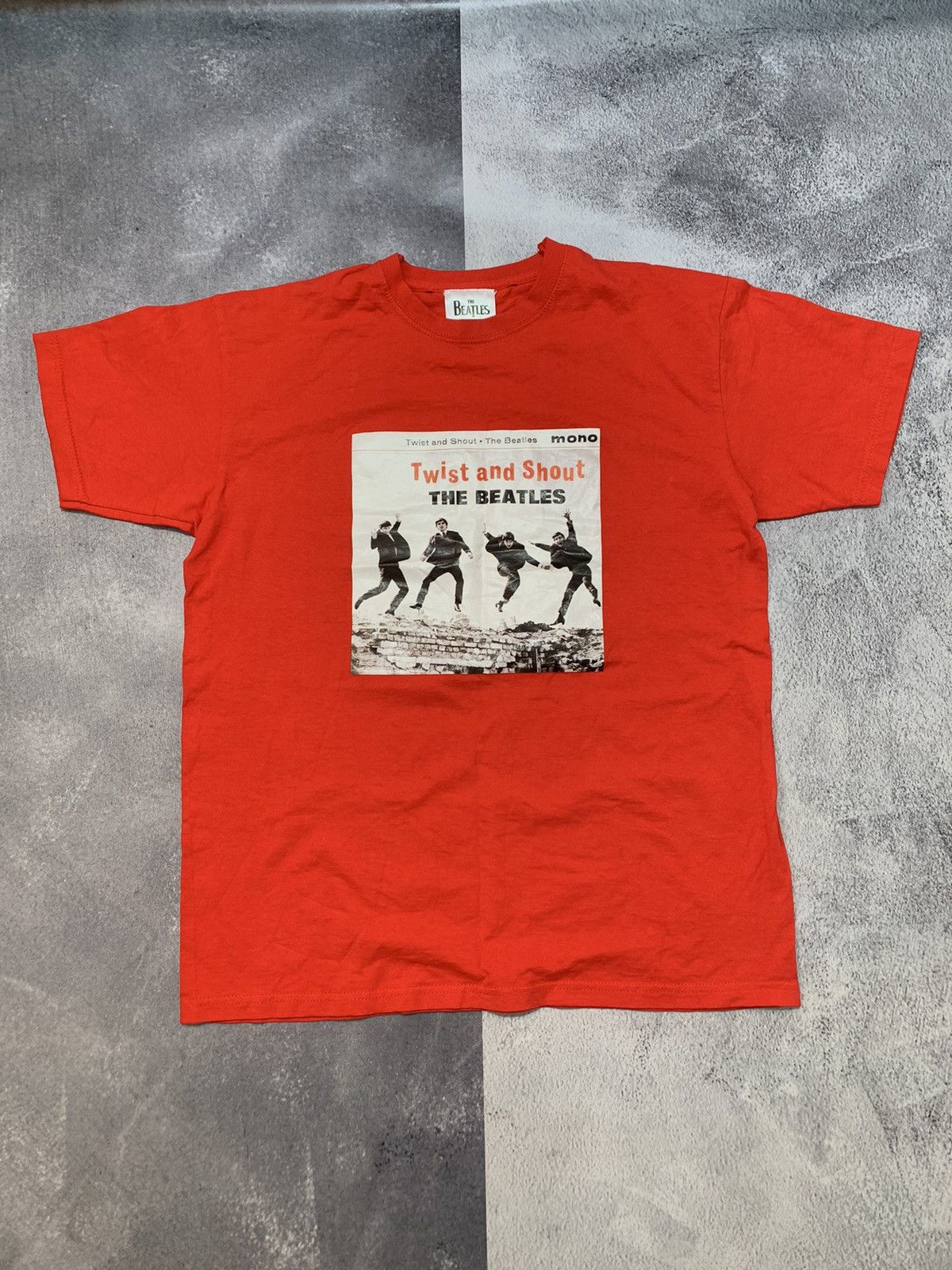 Band Tees Vintage Y2K The Beatles band tee Big Logo style size M Size US M / EU 48-50 / 2 - 1 Thumbnail