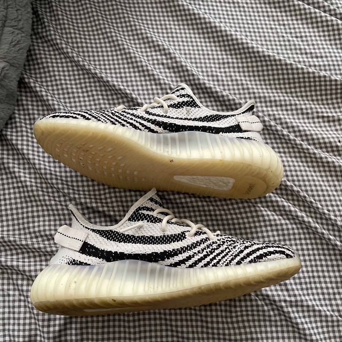 adidas yeezy zebra 43