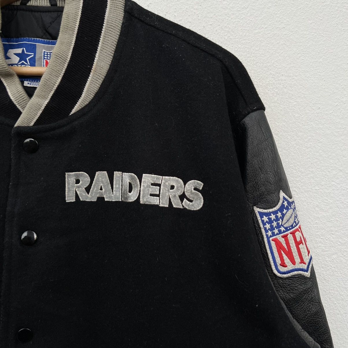 Leather VINTAGE VARSITY JACKET LEATHER HANDLING RAIDERS BIG LOGO Size US M / EU 48-50 / 2 - 5 Thumbnail