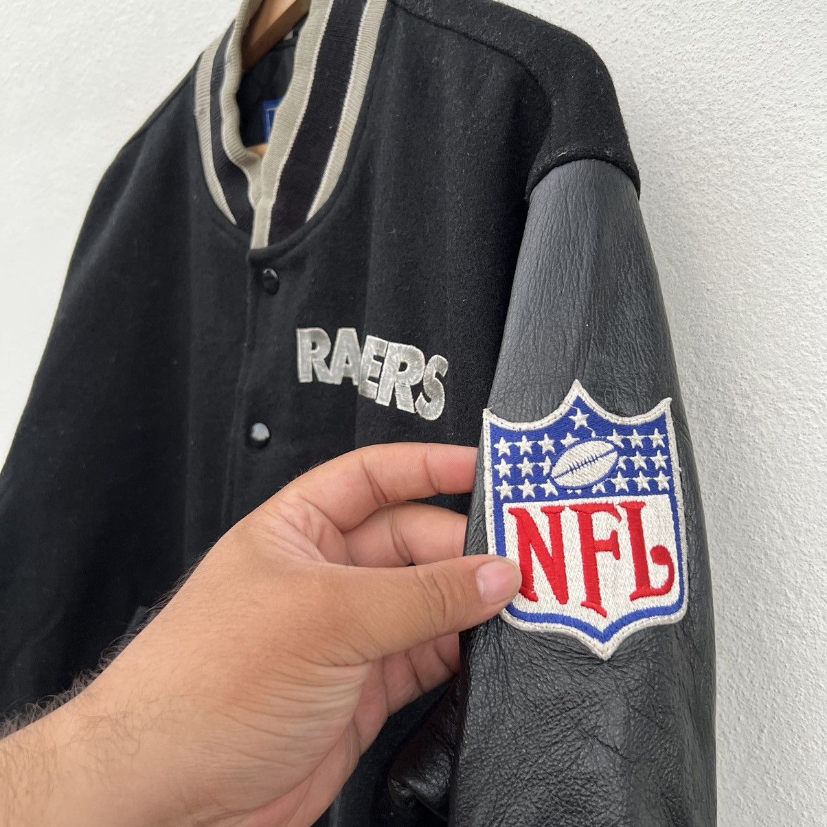 Leather VINTAGE VARSITY JACKET LEATHER HANDLING RAIDERS BIG LOGO Size US M / EU 48-50 / 2 - 8 Thumbnail