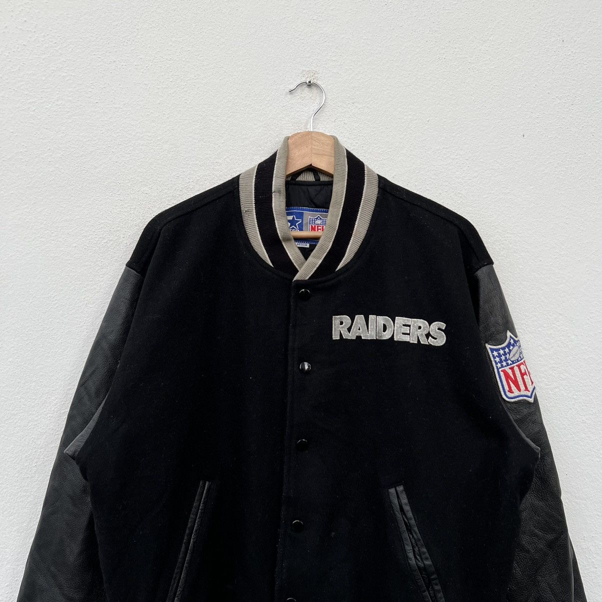Leather VINTAGE VARSITY JACKET LEATHER HANDLING RAIDERS BIG LOGO Size US M / EU 48-50 / 2 - 4 Thumbnail