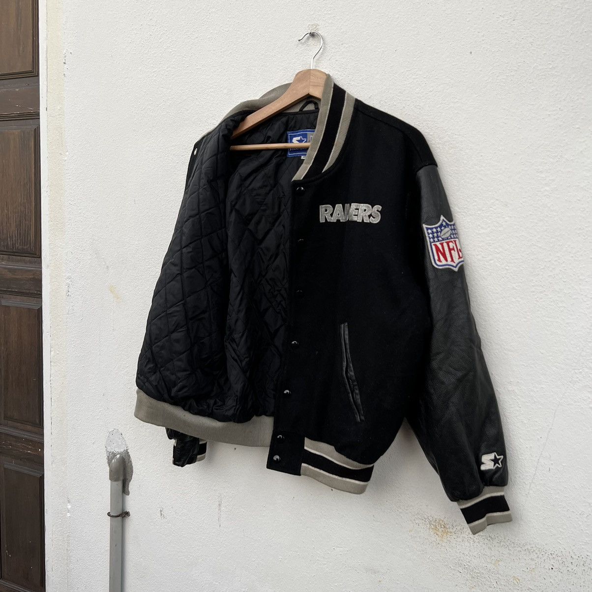 Leather VINTAGE VARSITY JACKET LEATHER HANDLING RAIDERS BIG LOGO Size US M / EU 48-50 / 2 - 13 Thumbnail