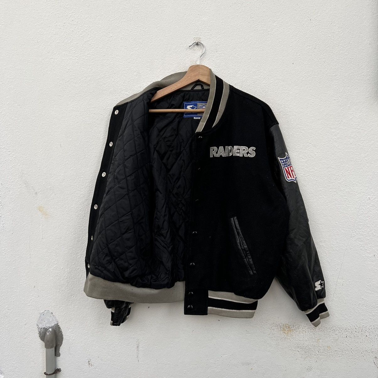 Leather VINTAGE VARSITY JACKET LEATHER HANDLING RAIDERS BIG LOGO Size US M / EU 48-50 / 2 - 12 Thumbnail