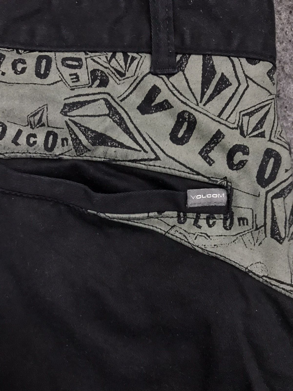 Vintage Vintage Volcom Shortpant Streetwear Skate Design Hiking Size US 30 / EU 46 - 4 Thumbnail
