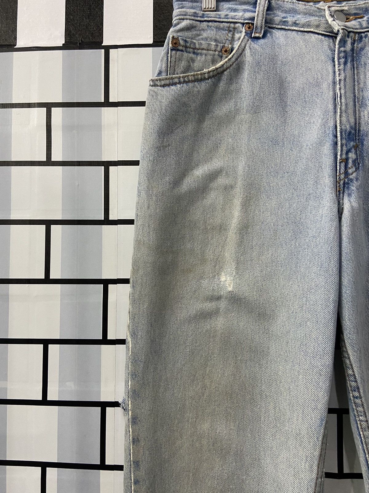 Levi's × Vintage Vintage Levi’s 550 Light Wash Relaxed Fit Tapered Leg Size US 30 / EU 46 - 8 Thumbnail