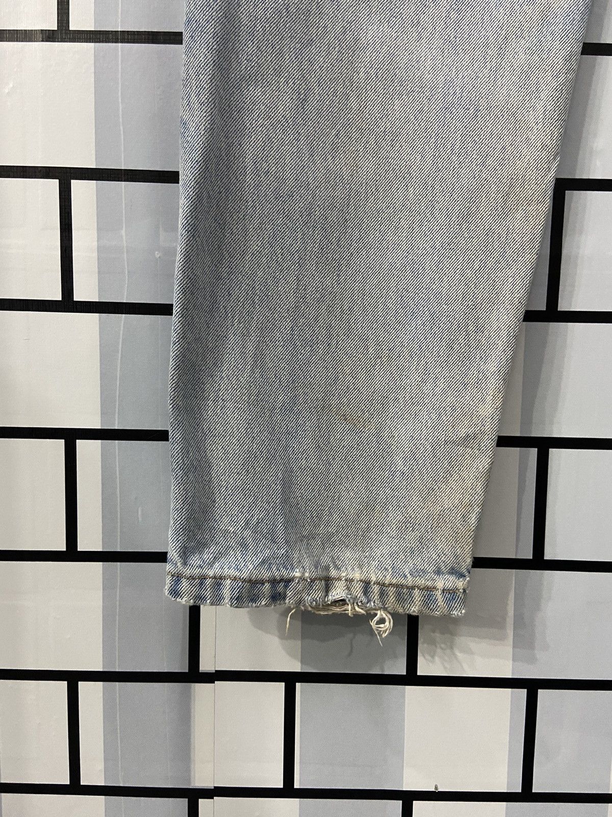 Levi's × Vintage Vintage Levi’s 550 Light Wash Relaxed Fit Tapered Leg Size US 30 / EU 46 - 14 Thumbnail