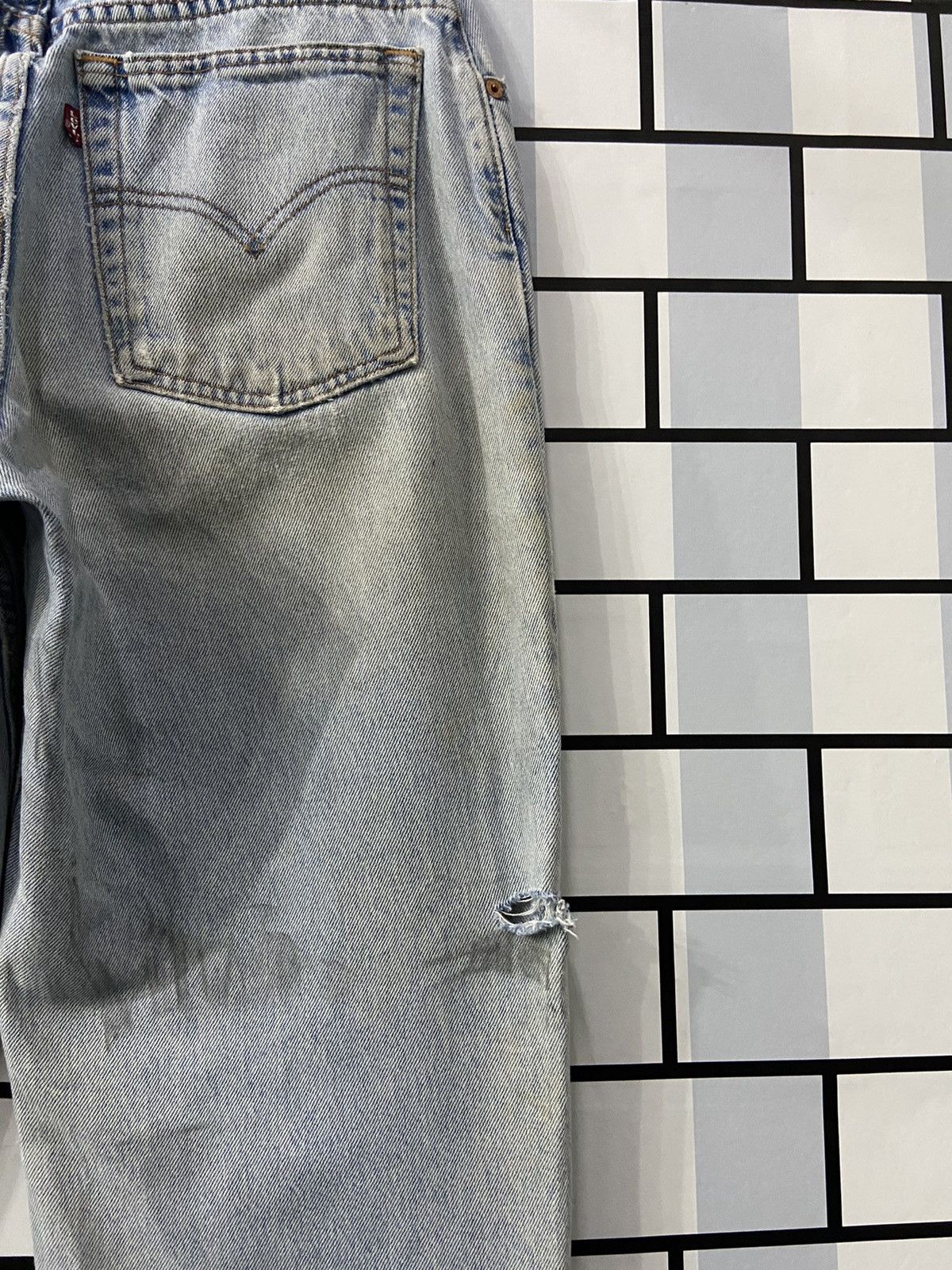 Levi's × Vintage Vintage Levi’s 550 Light Wash Relaxed Fit Tapered Leg Size US 30 / EU 46 - 13 Thumbnail